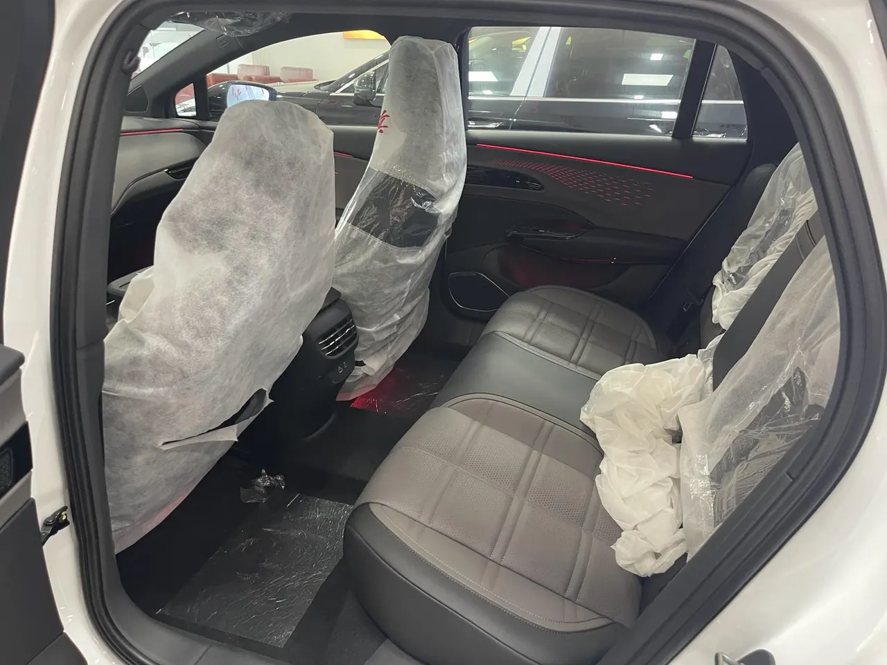 HongQi 2024 EH 7 640 Pro 4-wheel drive automatic gear 4