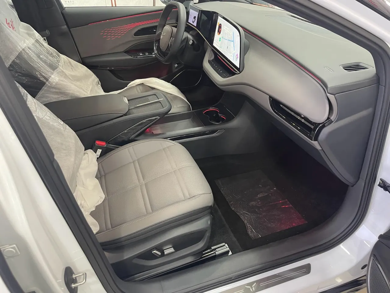 HongQi 2024 EH 7 640 Pro 4-wheel drive automatic gear 7
