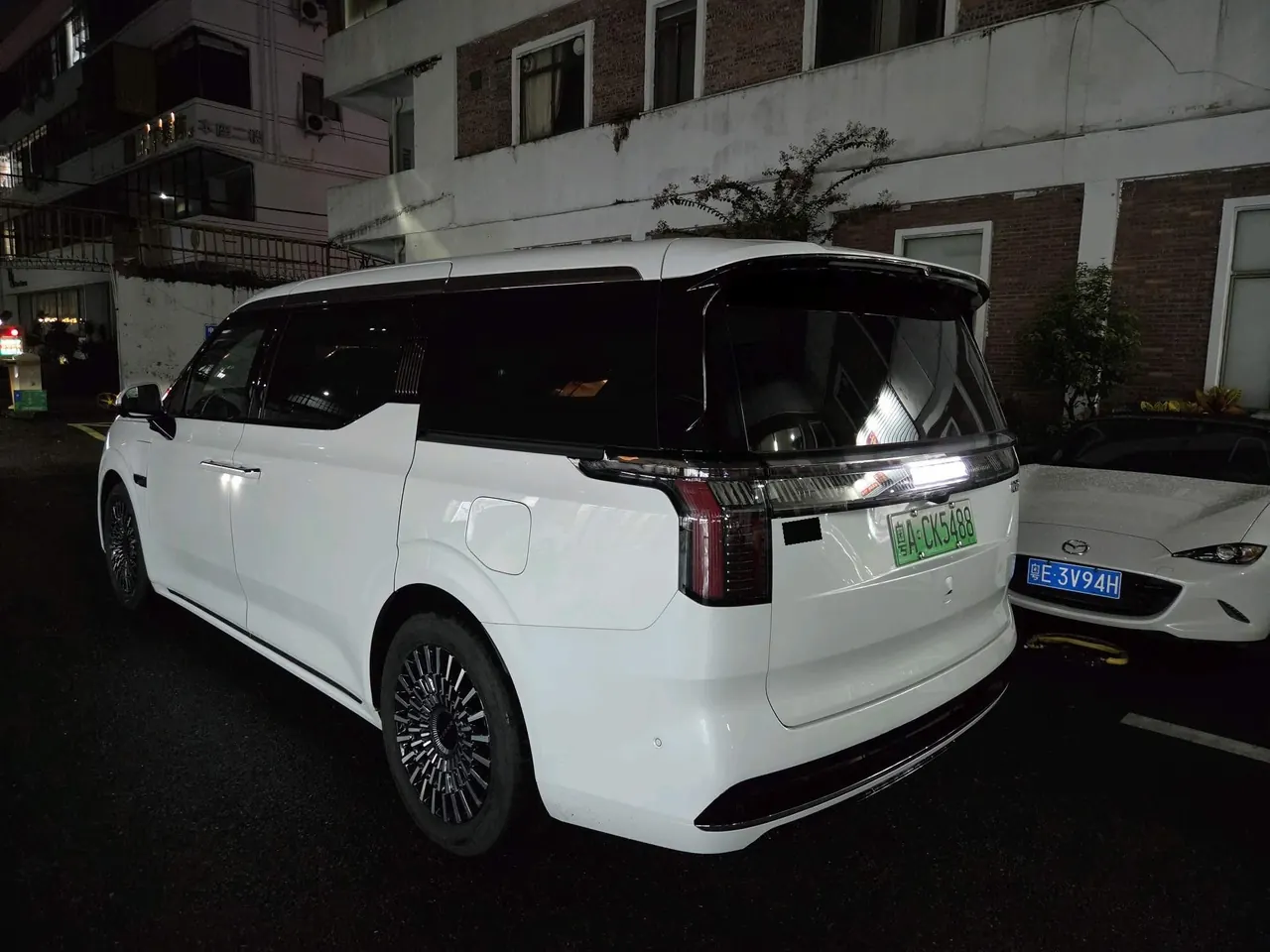 Zeekr 2024 Zeekr 009 six-seat executive version four-wheel drive 108kWh automatic gear 3