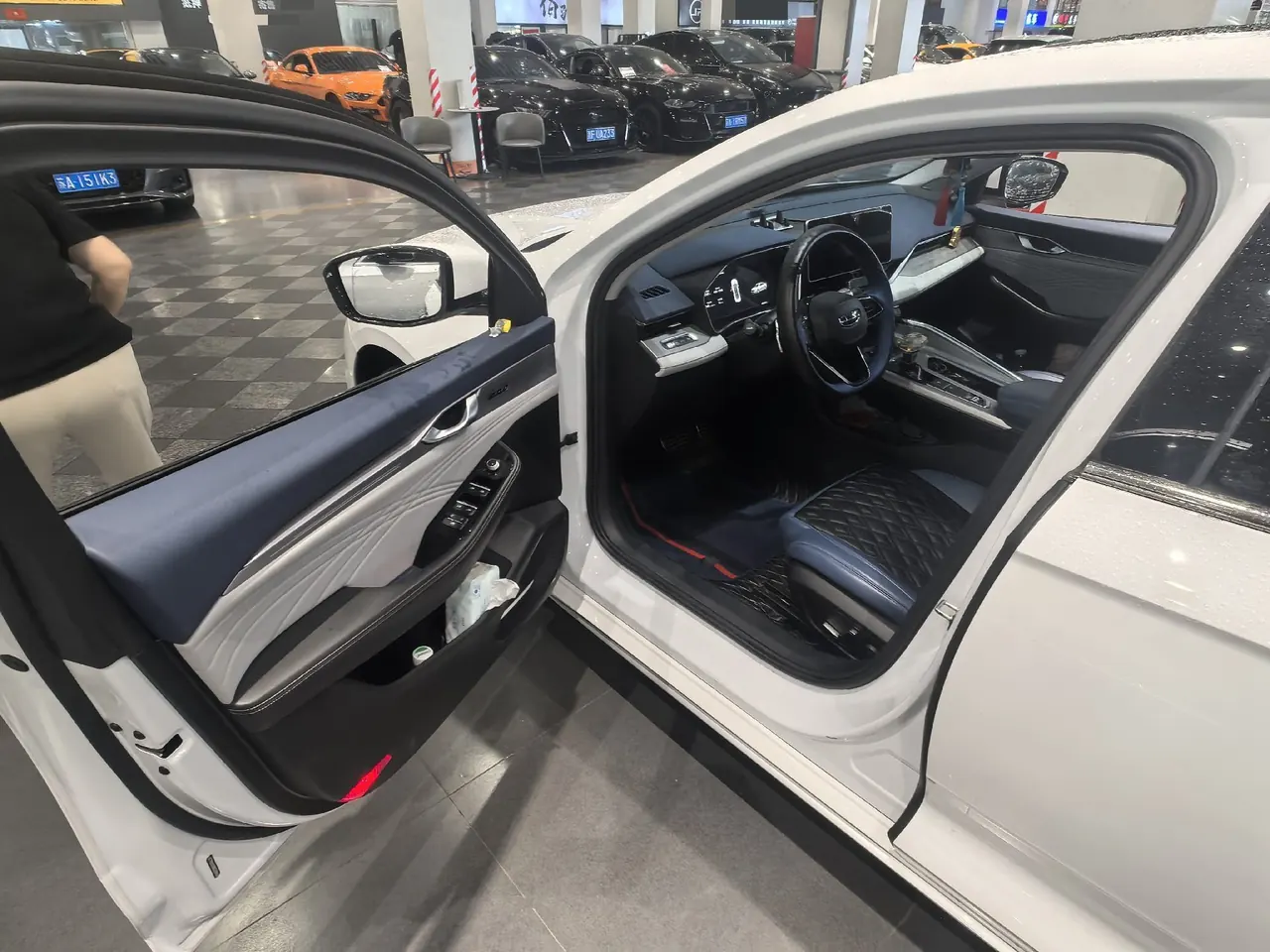 Geely 2021 xingrui 2.0T distinguished model (modified) automatic gear 4