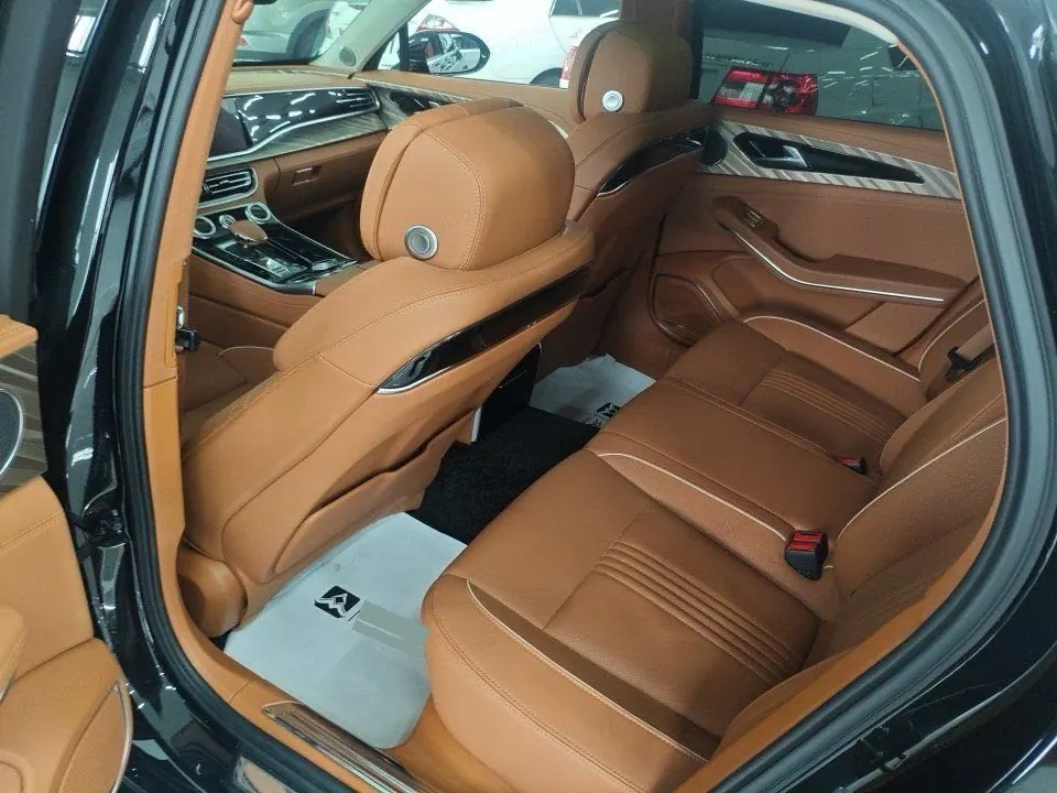 HongQi 2020 H9 48V 2.0T Zhilian Flag Edition Automatic Gear 2