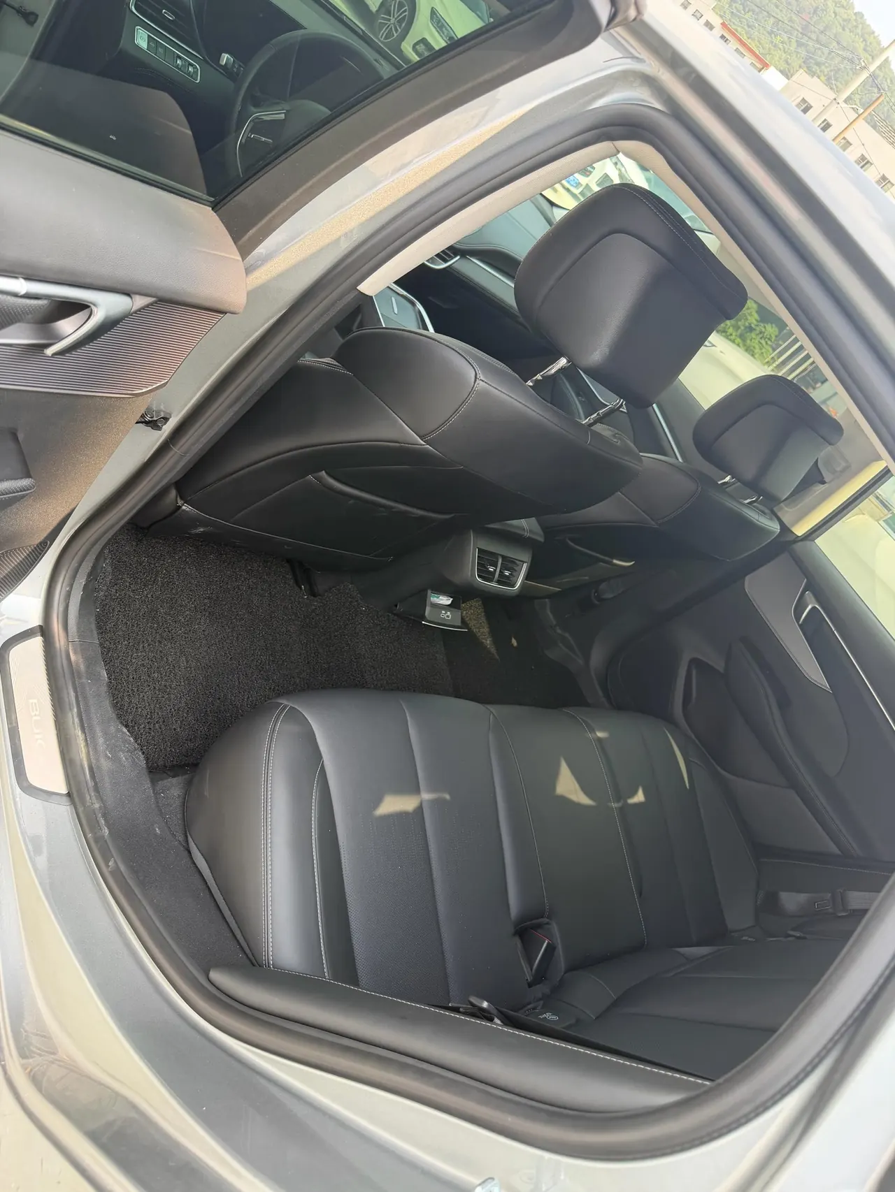 Buick 2023 LaCrosse 48V 2.0T 28T Yuexiang Edition Automatic Gear 3