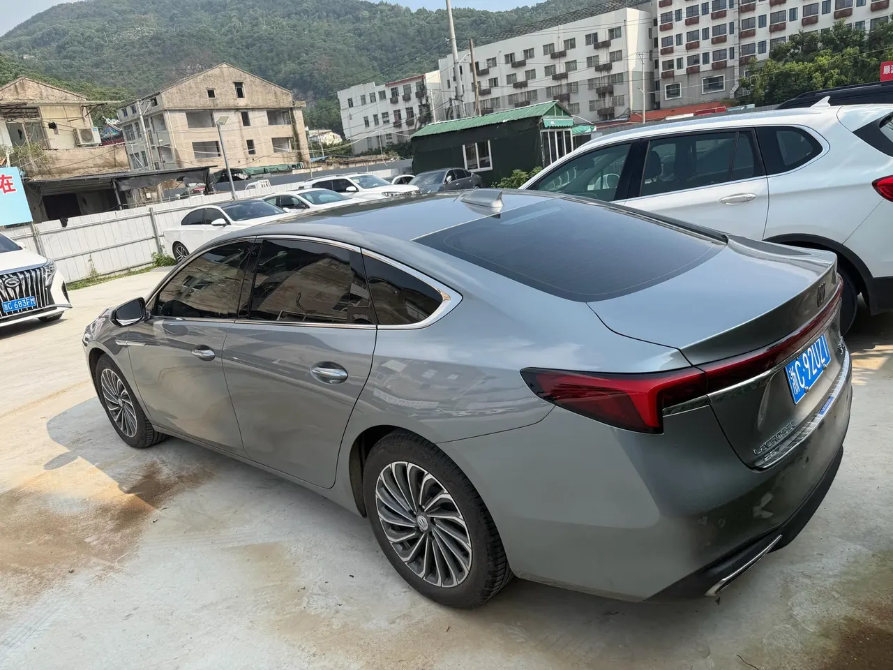 Buick 2023 LaCrosse 48V 2.0T 28T Yuexiang Edition Automatic Gear 4