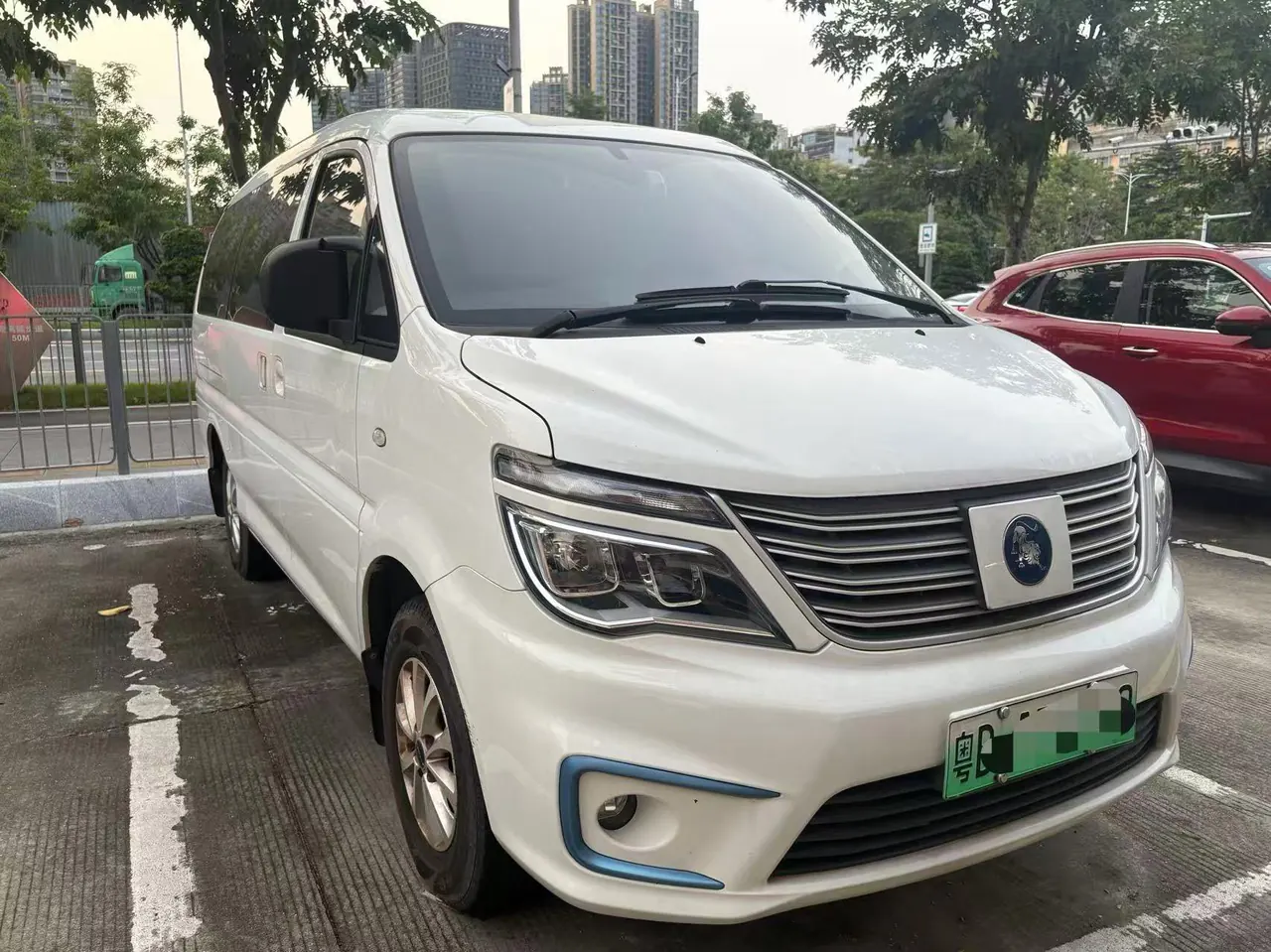The popular Lingzhi M5 new energy 2021 Lingzhi EV passenger version exclusive 7-seat automatic gear 3