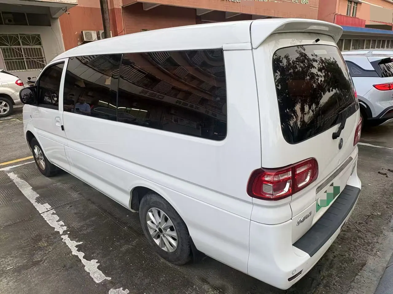 The popular Lingzhi M5 new energy 2021 Lingzhi EV passenger version exclusive 7-seat automatic gear 5