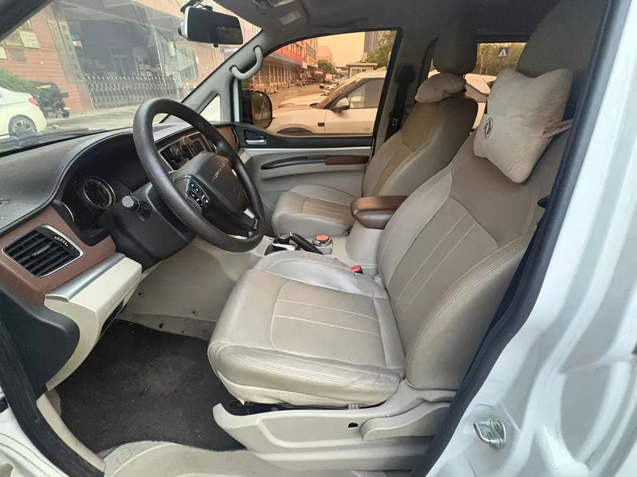 The popular Lingzhi M5 new energy 2021 Lingzhi EV passenger version exclusive 7-seat automatic gear 6