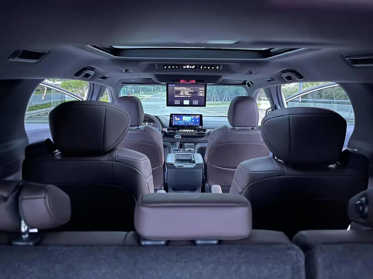 Toyota 2023 Sana 2.5 Stepless Platinum Edition Automatic Transmission 10