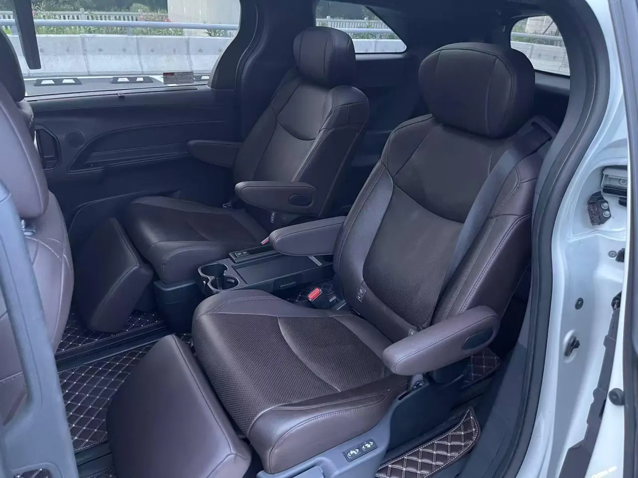 Toyota 2023 Sana 2.5 Stepless Platinum Edition Automatic Transmission 13