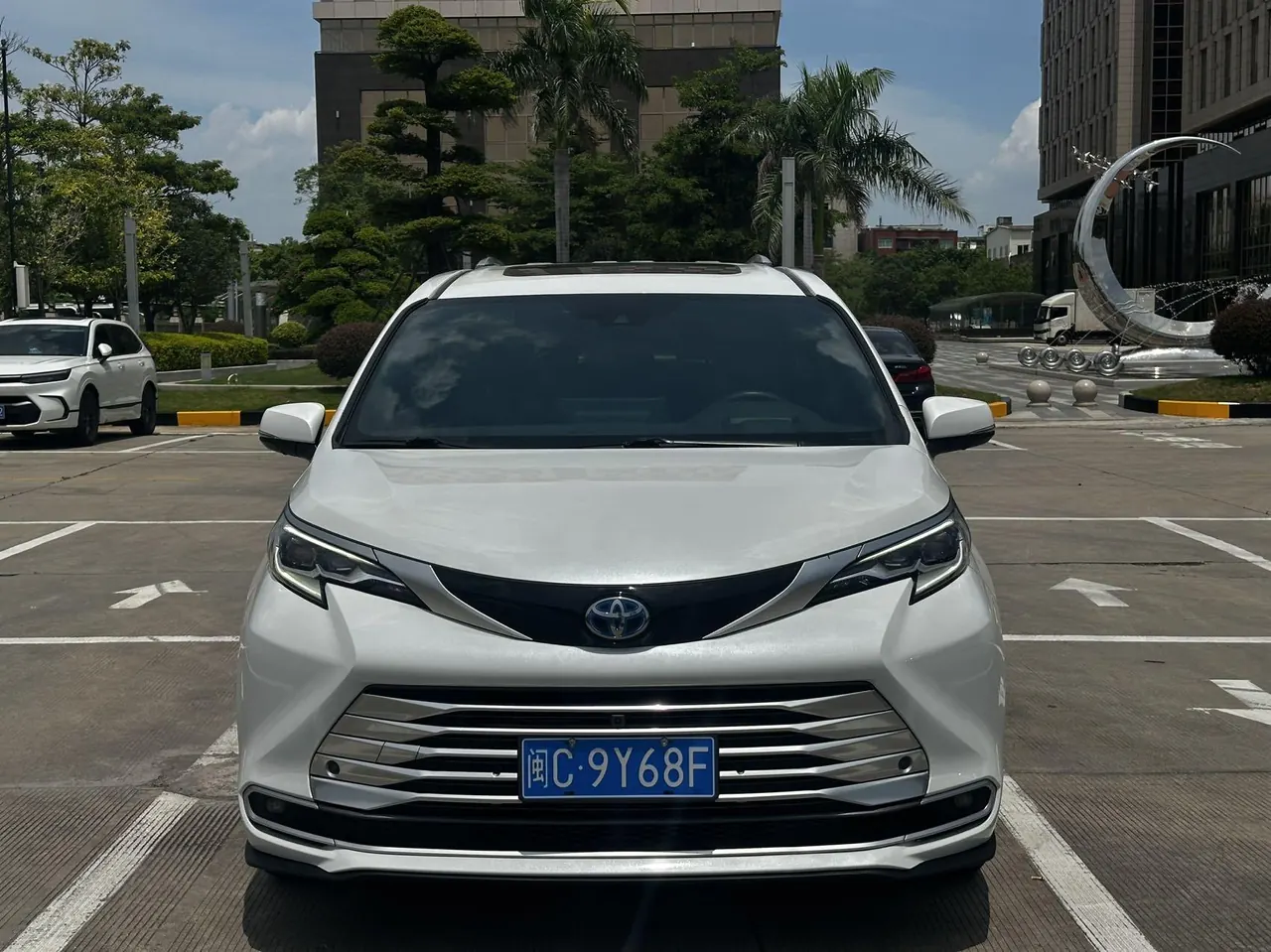 Toyota 2023 Sana 2.5 Stepless Platinum Edition Automatic Transmission 2