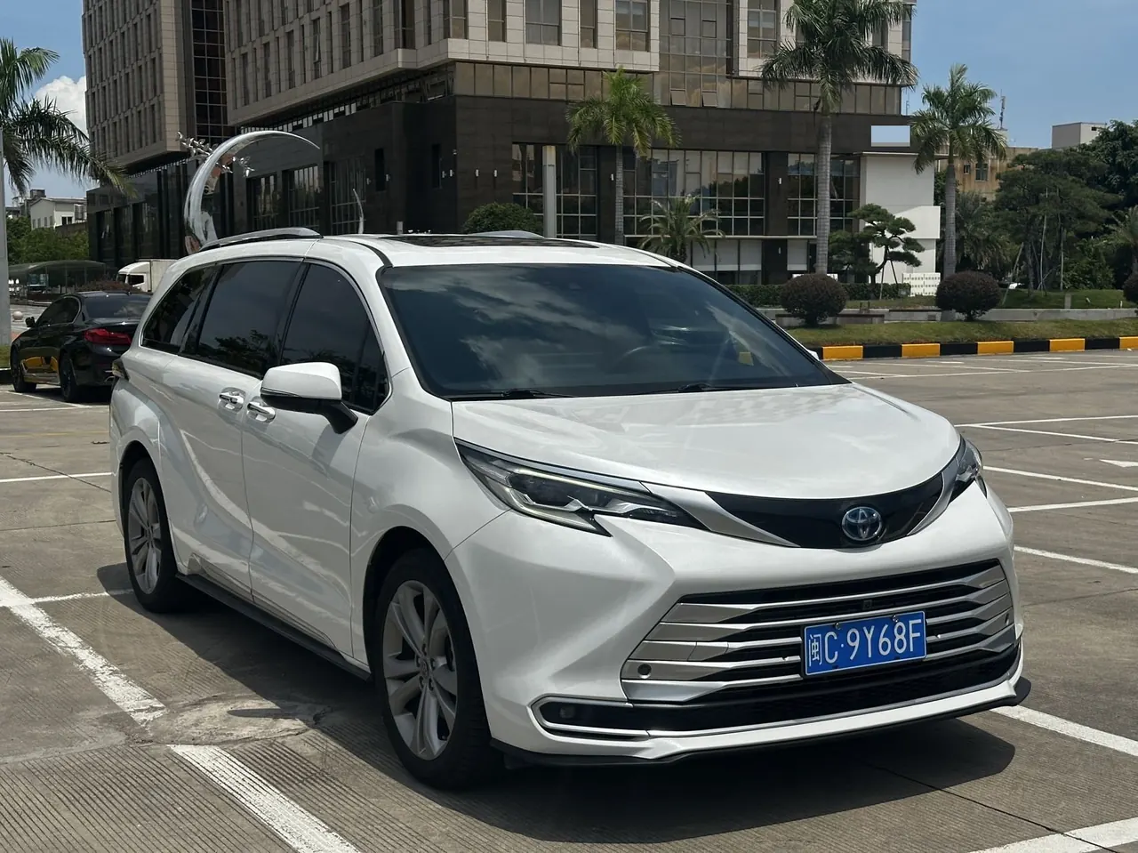 Toyota 2023 Sana 2.5 Stepless Platinum Edition Automatic Transmission 3