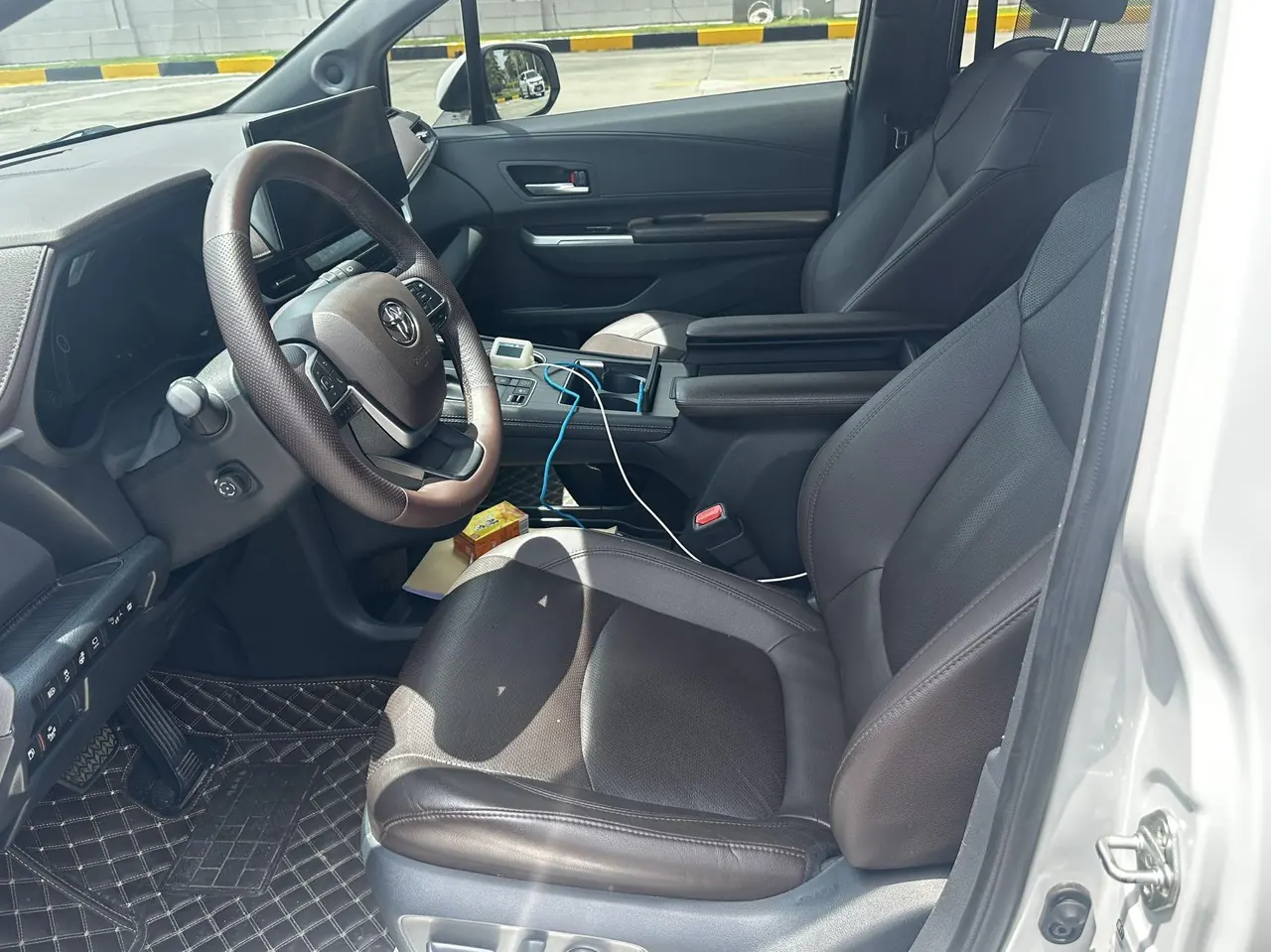 Toyota 2023 Sana 2.5 Stepless Platinum Edition Automatic Transmission 4