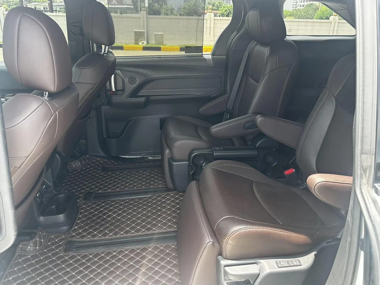 Toyota 2023 Sana 2.5 Stepless Platinum Edition Automatic Transmission 5