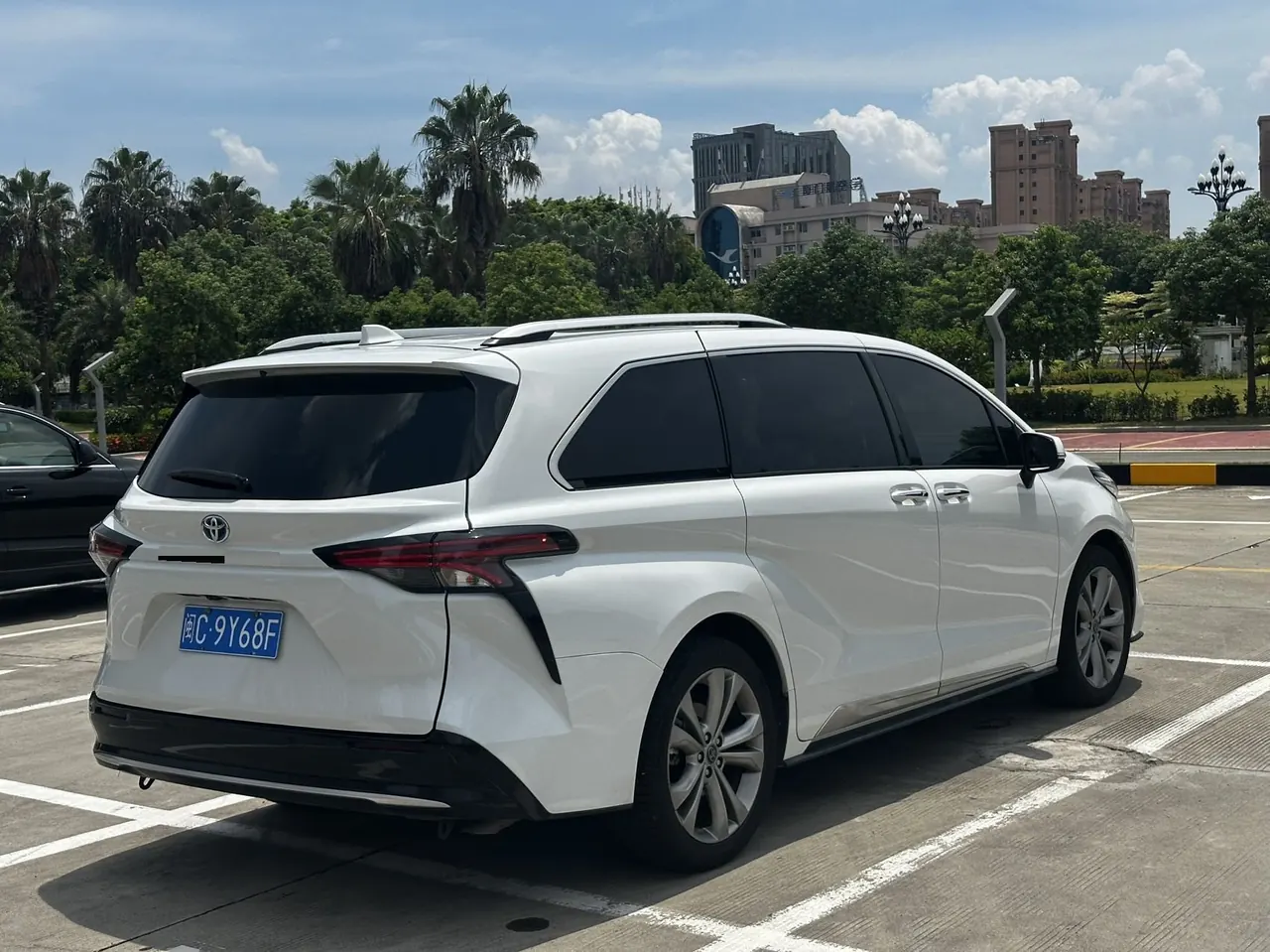 Toyota 2023 Sana 2.5 Stepless Platinum Edition Automatic Transmission 7