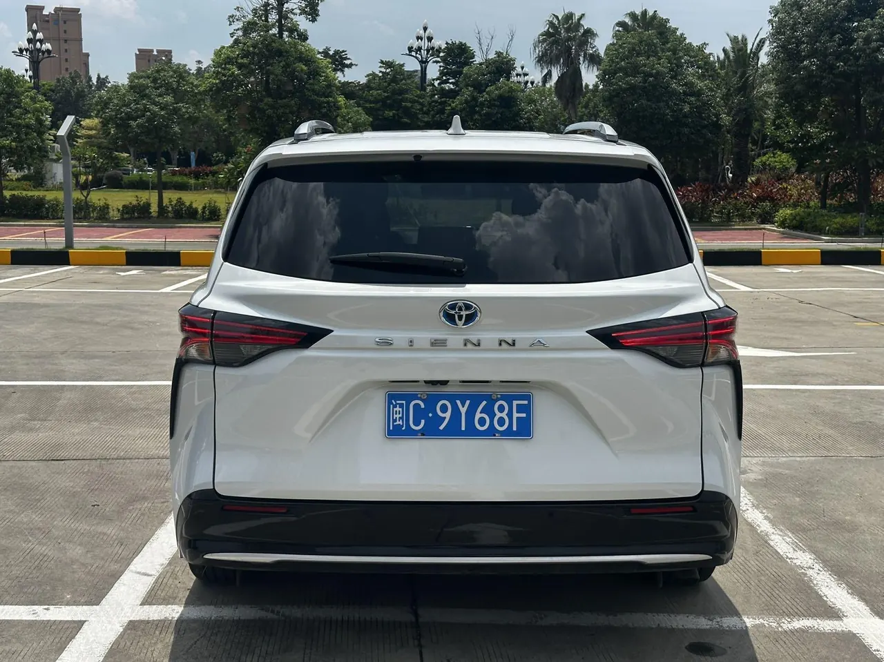 Toyota 2023 Sana 2.5 Stepless Platinum Edition Automatic Transmission 8