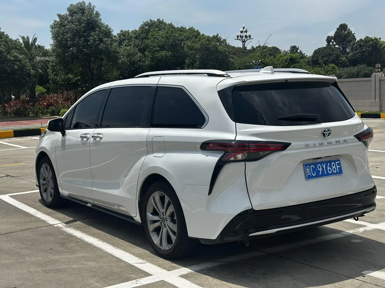 Toyota 2023 Sana 2.5 Stepless Platinum Edition Automatic Transmission 9