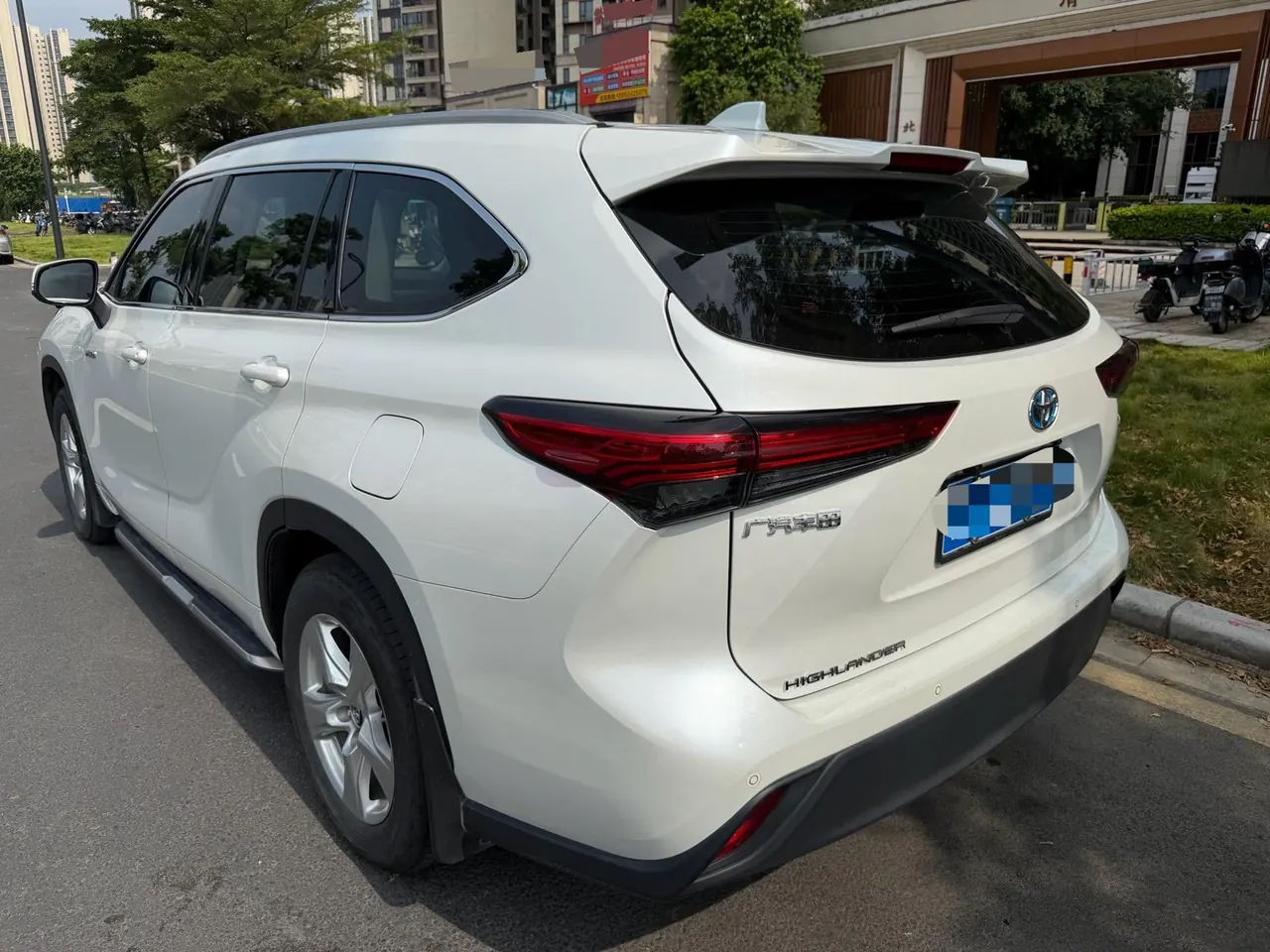 Toyota 2023 Highlander Dual Engine 2.5 Stepless Intelligent Electric Hybrid Two-Drive Elite Edition 7-seat Automatic Transmission 4