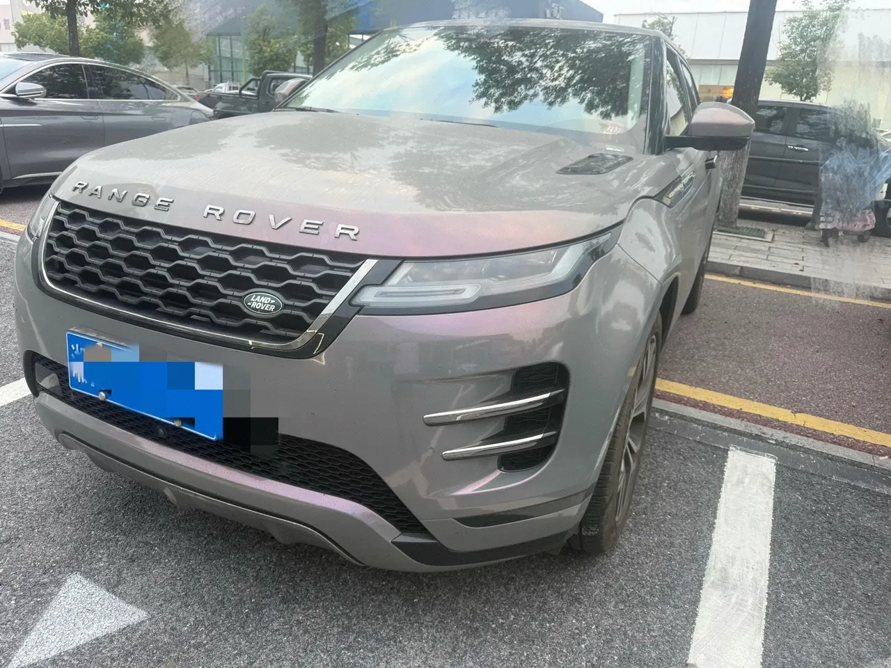 打开图片灯箱:Land Rover 2021 Range Rover Aurora L 48V 2.0T 249PS R-Dynamic HSE Luxury Edition Automatic Gear