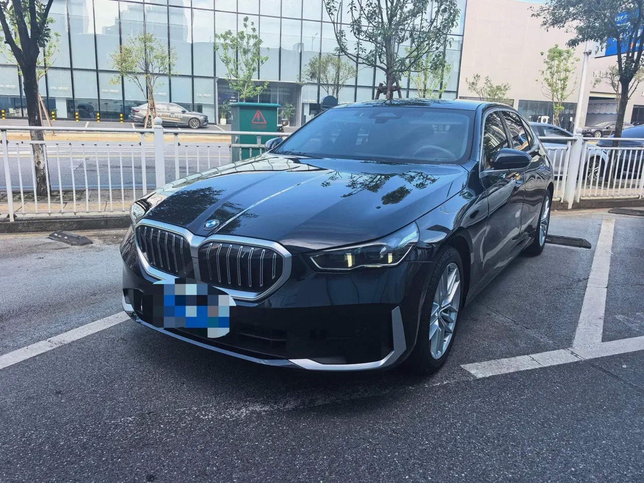 Open image lightbox: BMW 5 Series 2024 525Li 2.0T Luxury Suit Automatic Gear