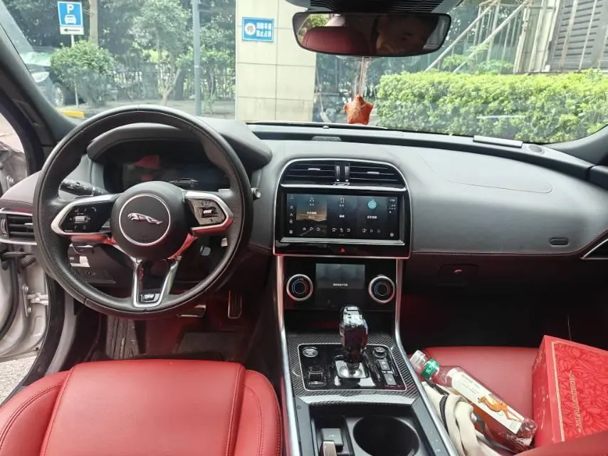 Jaguar 2024 XEL 2.0T 250PS R-DYNAMIC S Yao Black Sports Edition Automatic Gear 4