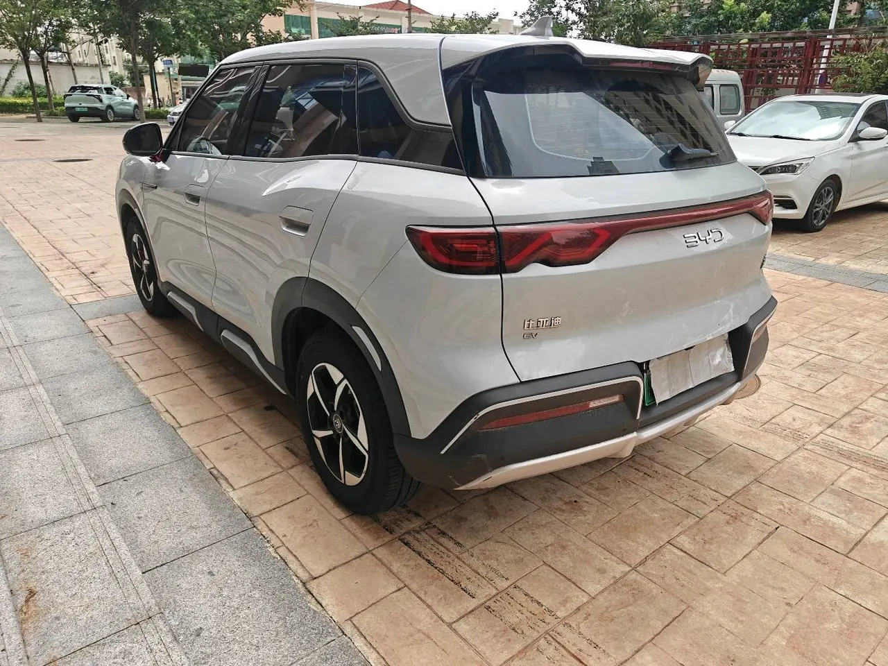 BYD 2024 Yuan UP 401KM Leading Automatic Gear 2