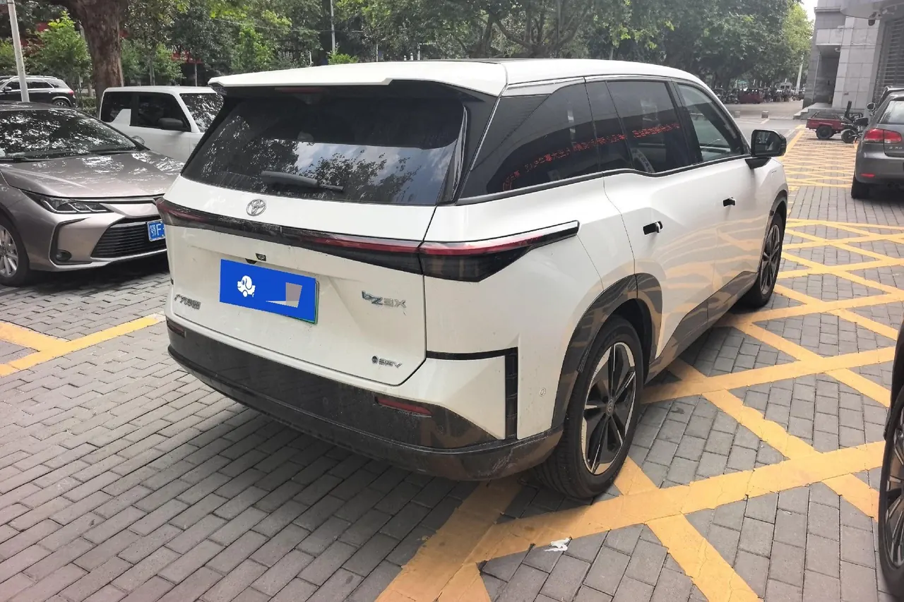 Toyota 2025 Platinum Intelligence 3X 520 Pro Automatic Gear 2