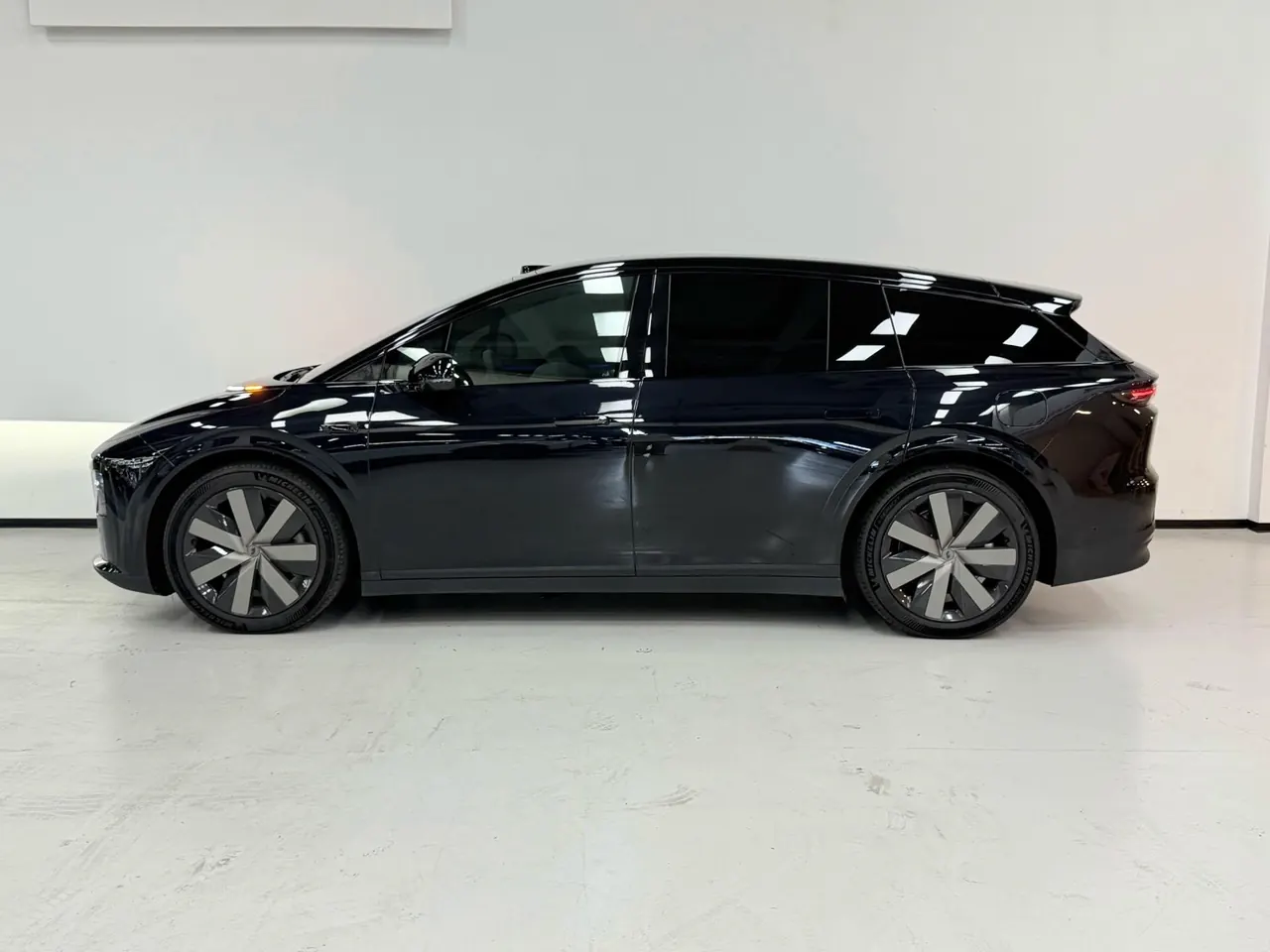 Li 2025 i6 four-wheel drive basic automatic transmission 4
