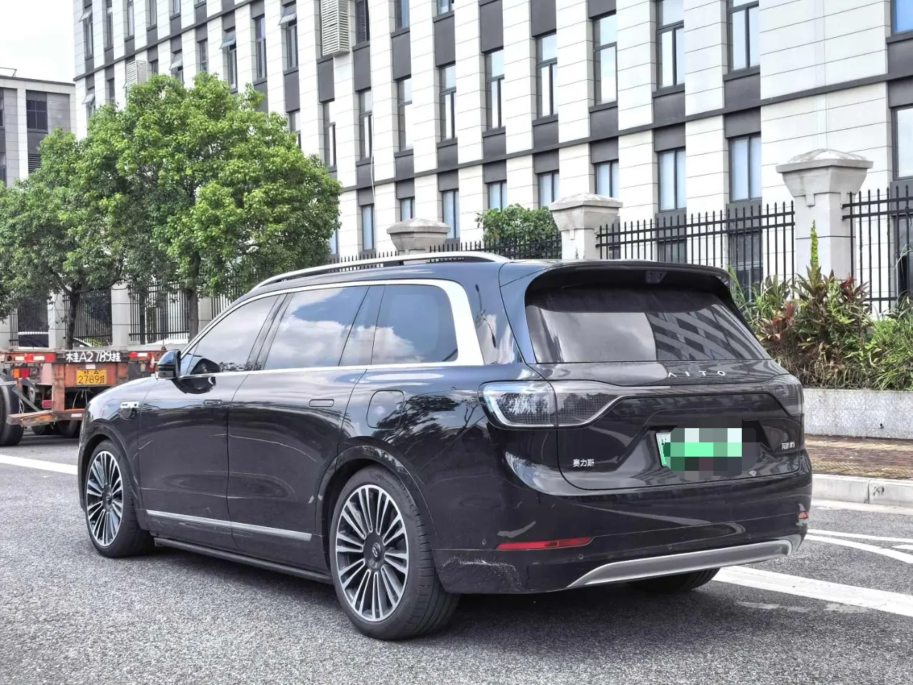 AITO 2025 AITO M9 extended range Ultra version 52kWh 6-seat version (896-line laser Radar) automatic gear 4