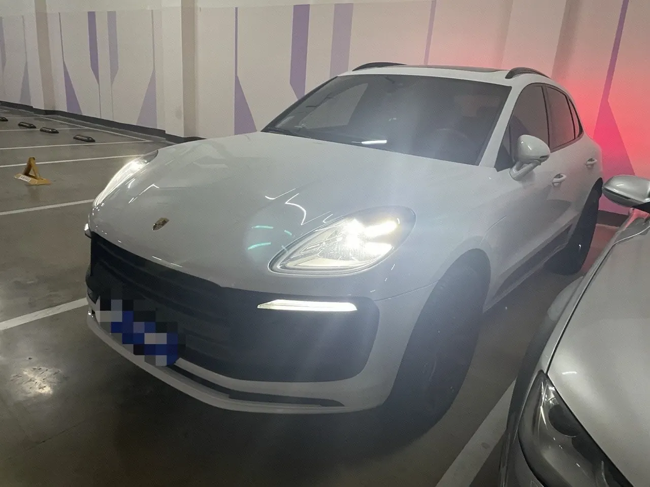 Open image lightbox: Porsche Macan (Imported) 2025 Macan 2.0T Dream Edition Automatic Gear