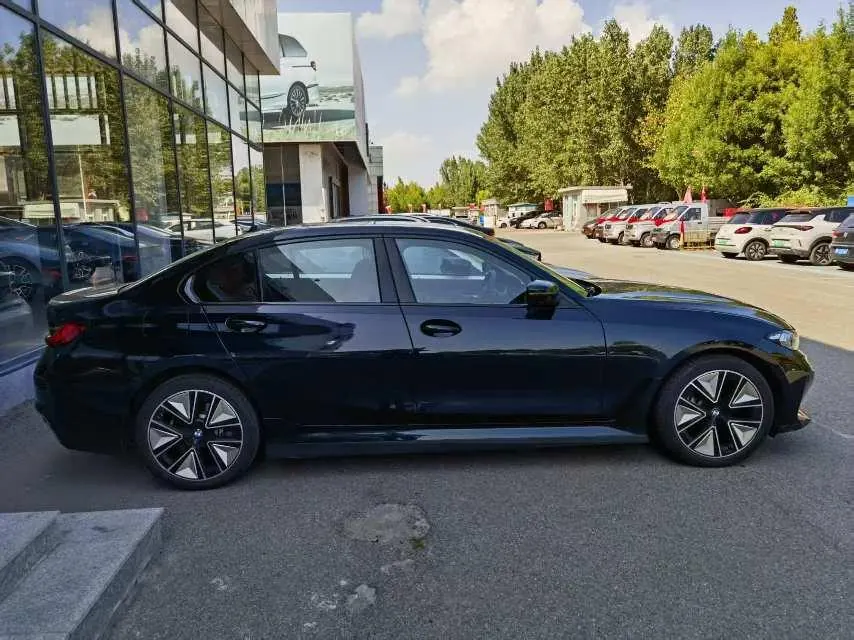 BMW 2025 i3 eDrive 40 L obsidian night sports suit automatic gear 3