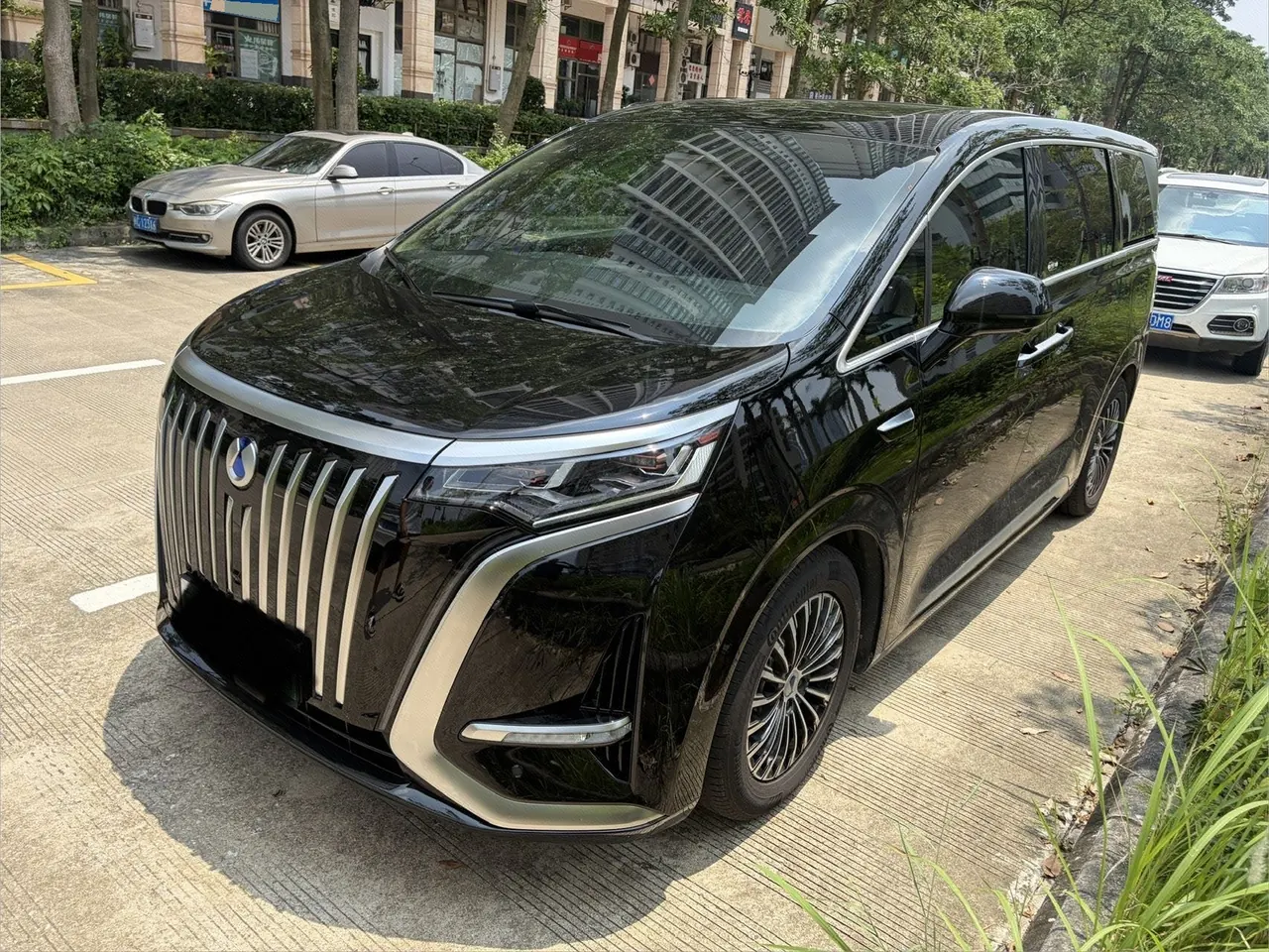 Open image lightbox: Denza 2025 Denza D9 EV Smart Driving Edition 620 Luxury Automatic Gear