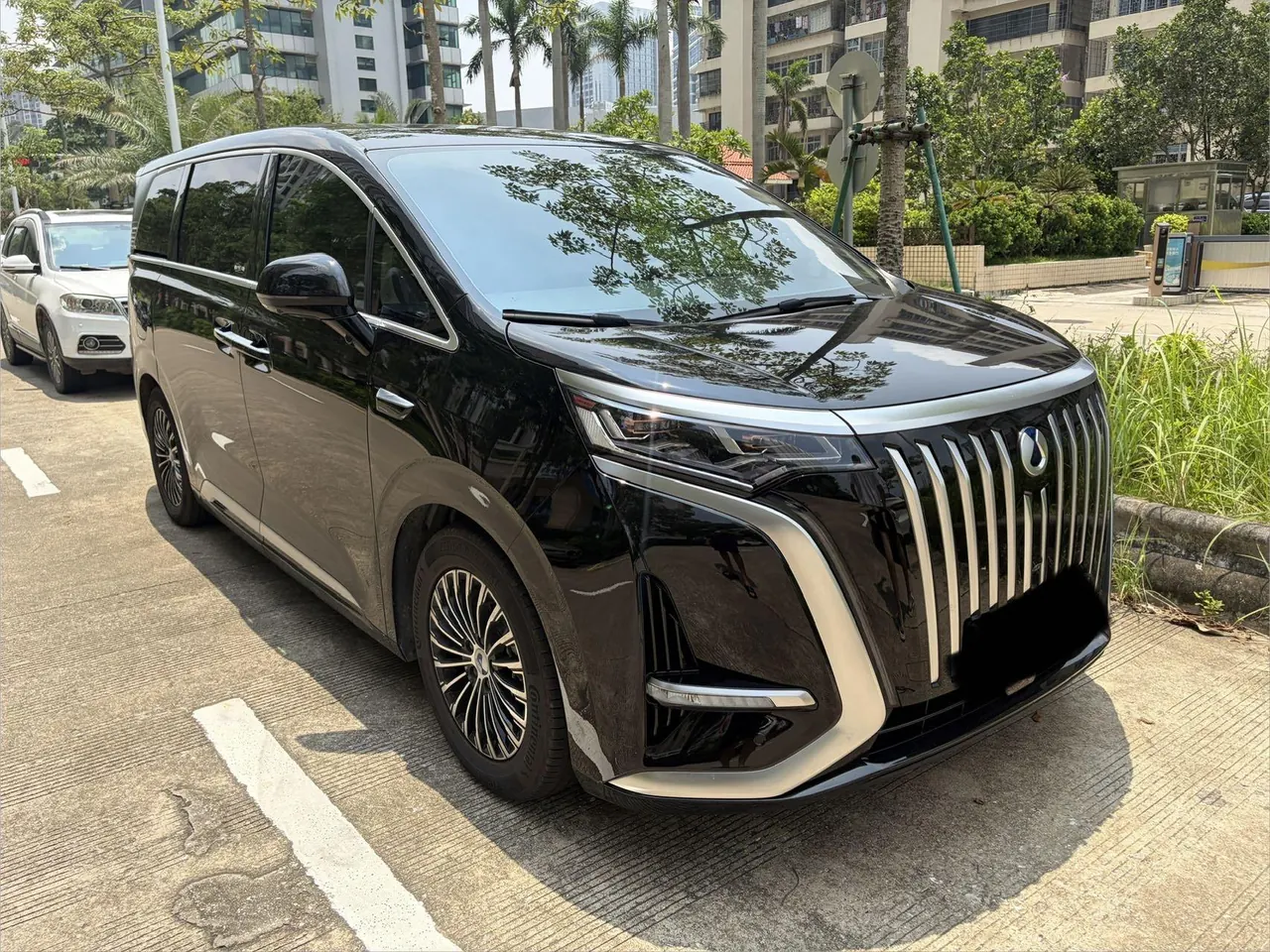 Denza 2025 Denza D9 EV Smart Driving Edition 620 Luxury Automatic Gear 2