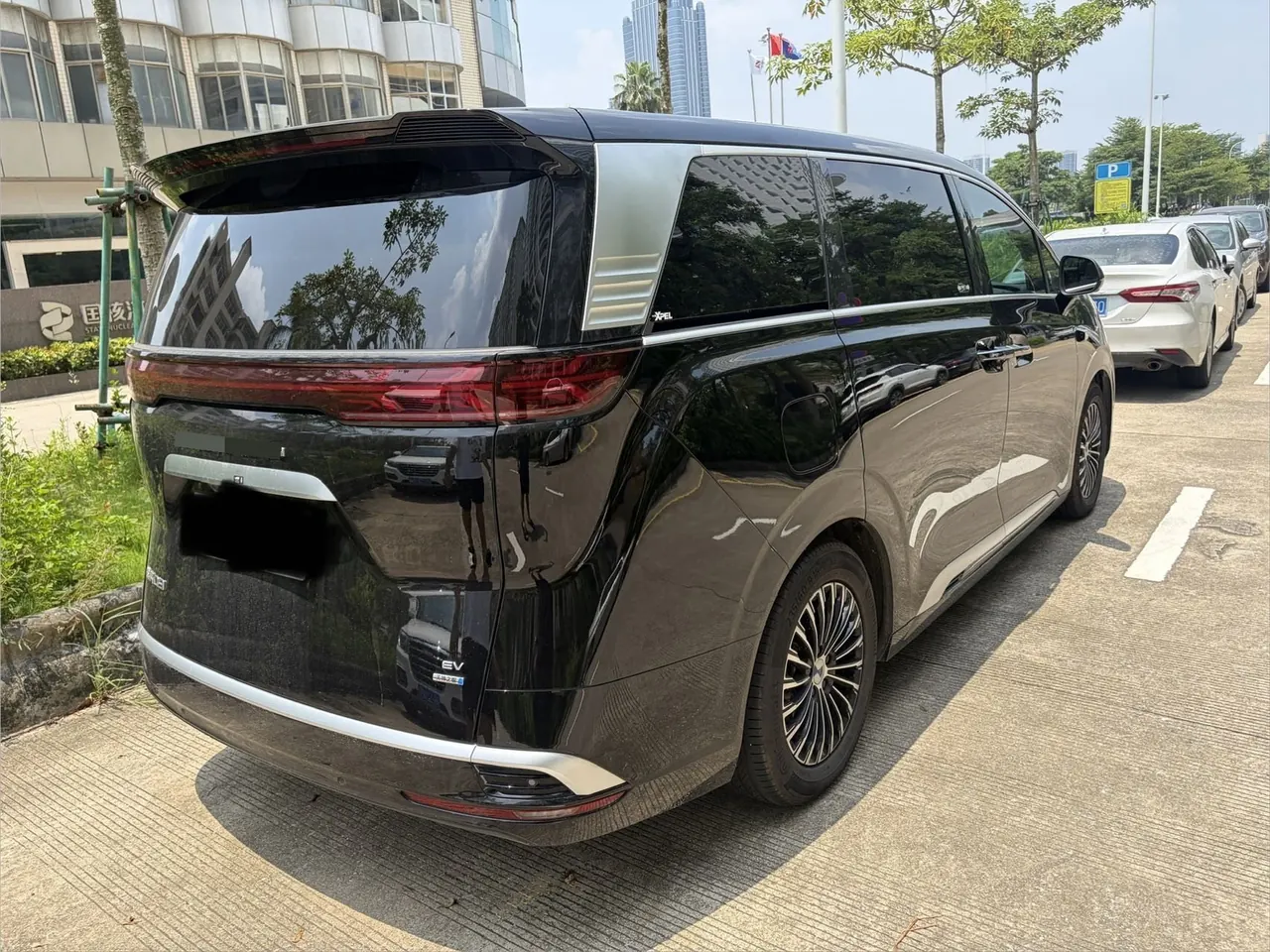 Denza 2025 Denza D9 EV Smart Driving Edition 620 Luxury Automatic Gear 3