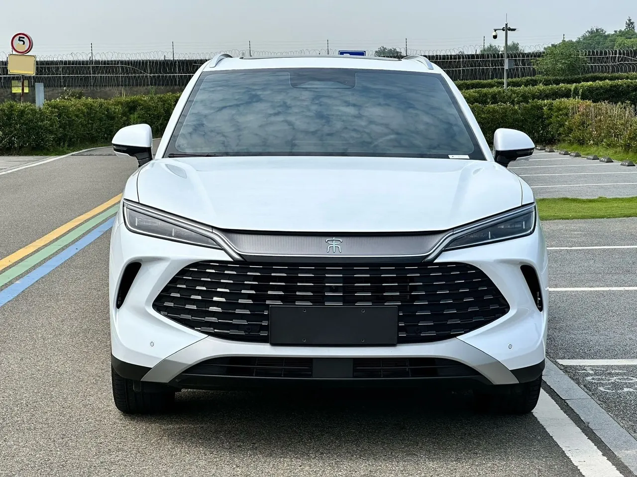 BYD 2024 Song L DM-i 1.5 Stepless 112km Leading Automatic Gear 2