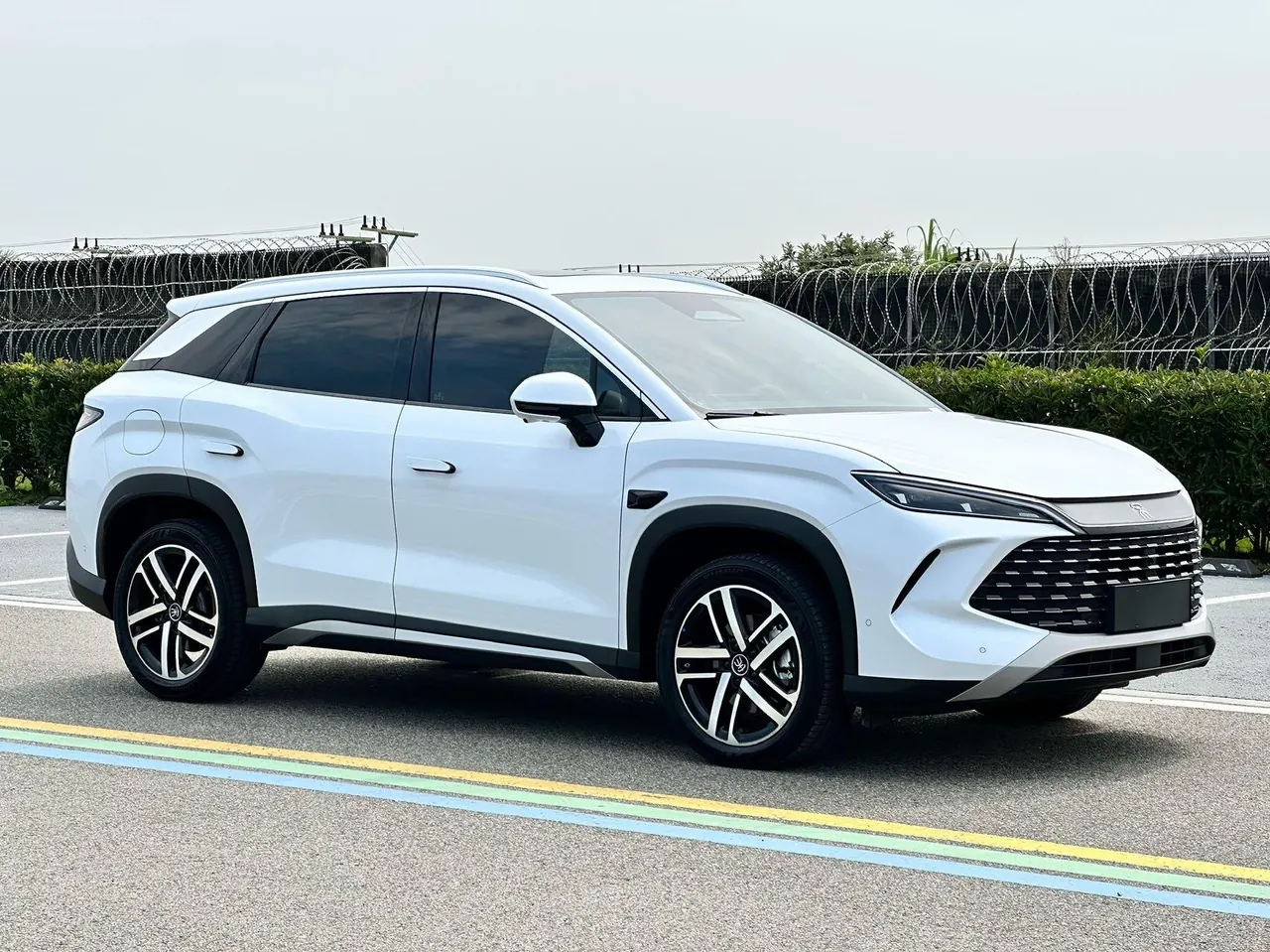 BYD 2024 Song L DM-i 1.5 Stepless 112km Leading Automatic Gear 3
