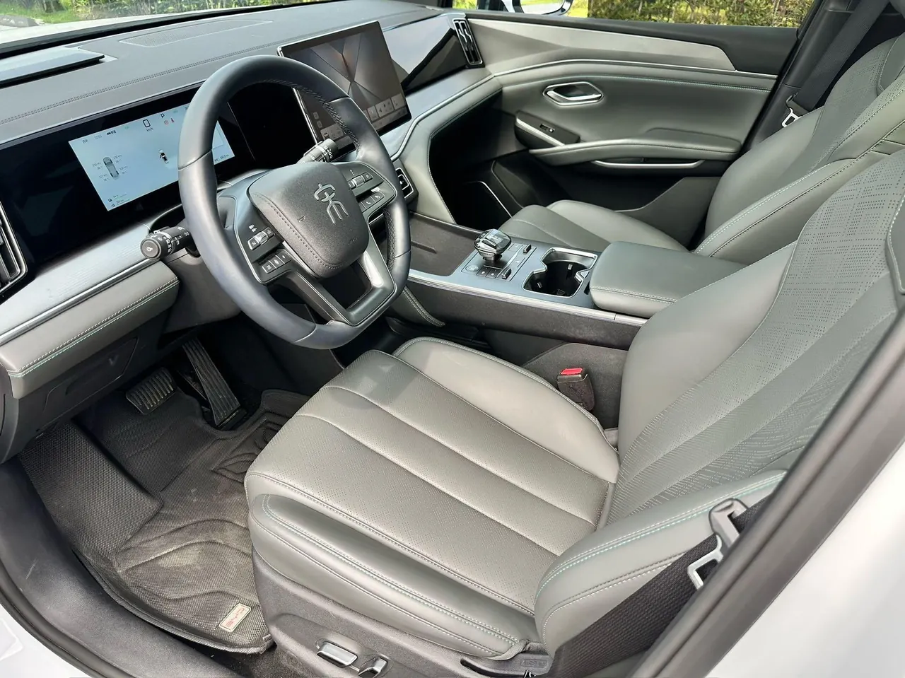 BYD 2024 Song L DM-i 1.5 Stepless 112km Leading Automatic Gear 4