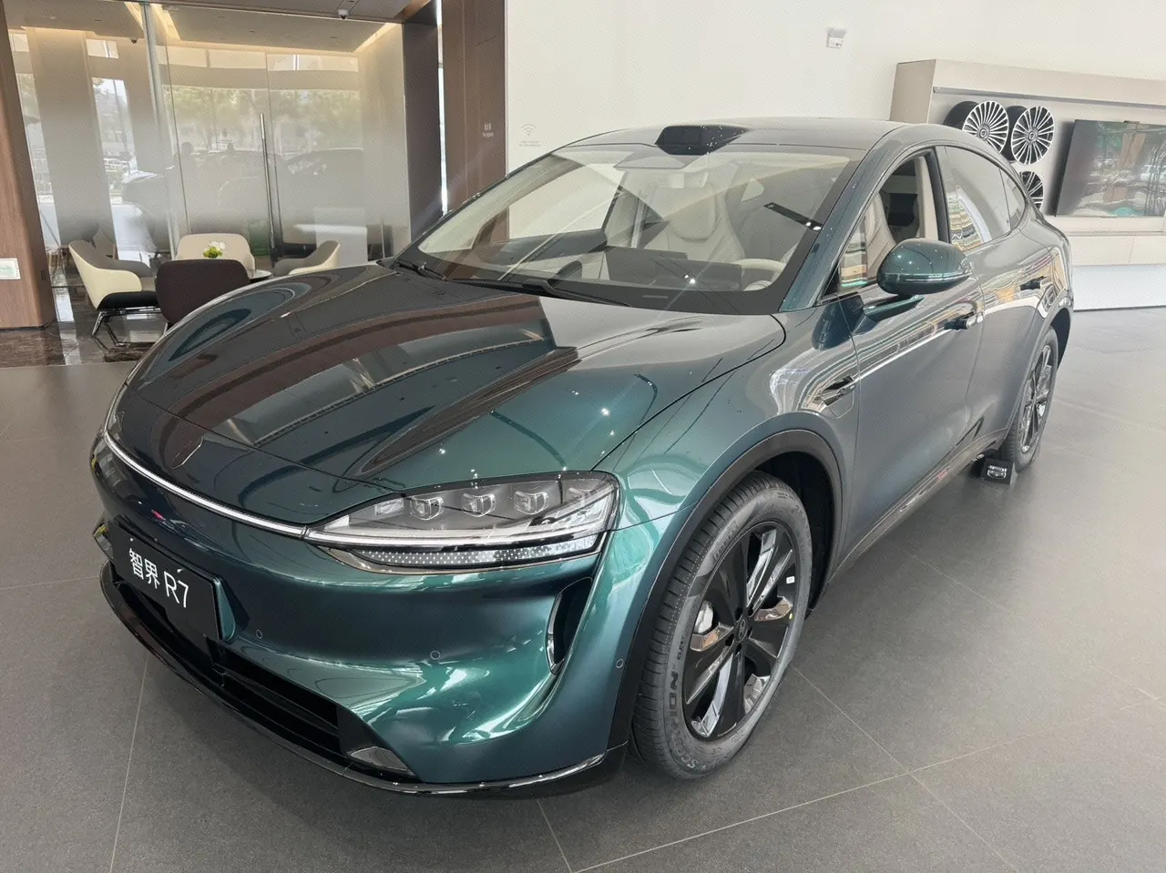 Open image lightbox: Intellectual 2025 R 7 251km Max Automatic Gear