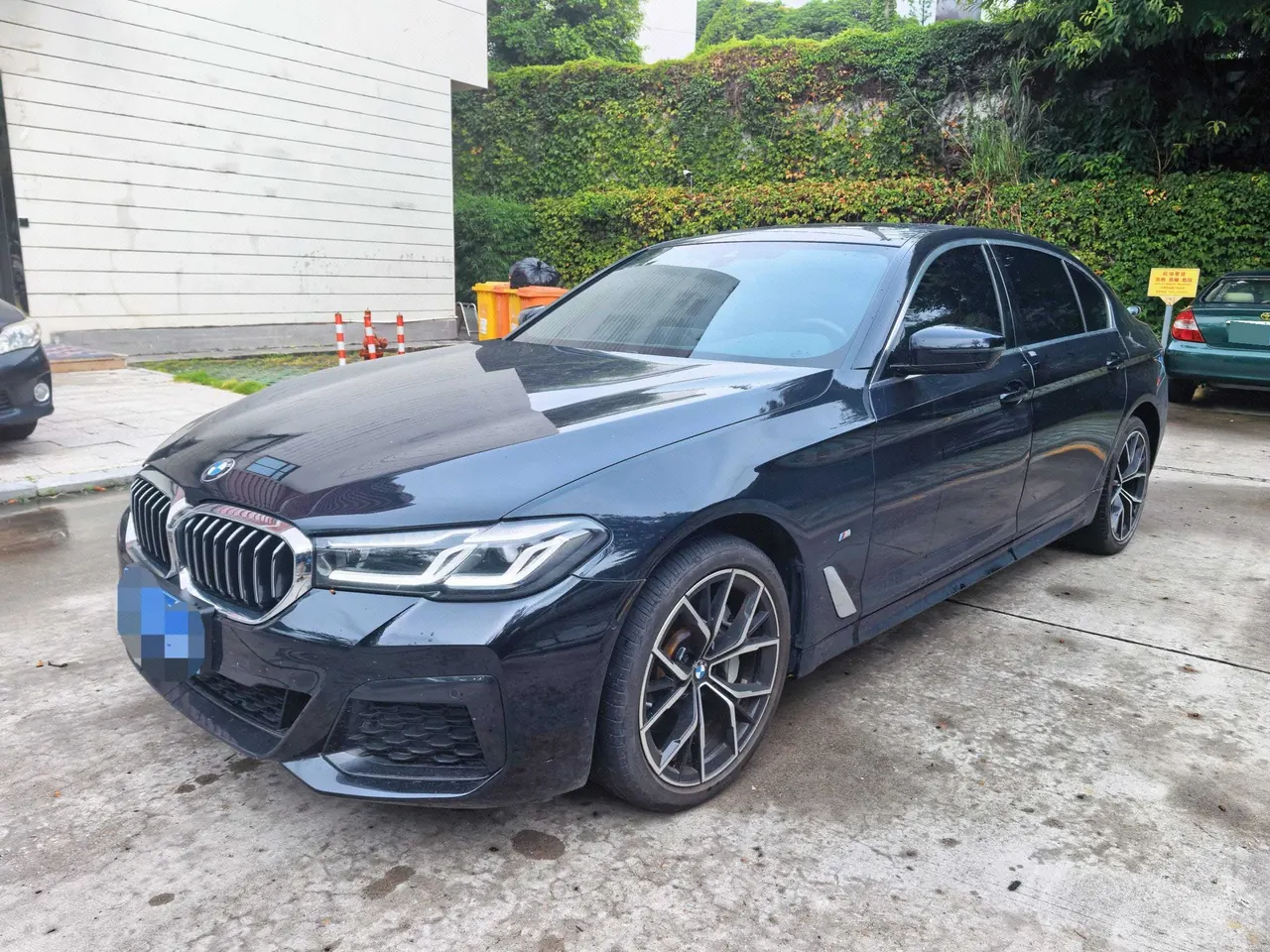 打开图片灯箱:BMW 5 Series 2022 530Li 2.0T Exclusive M Sports Suit (Change 2) Automatic Gear