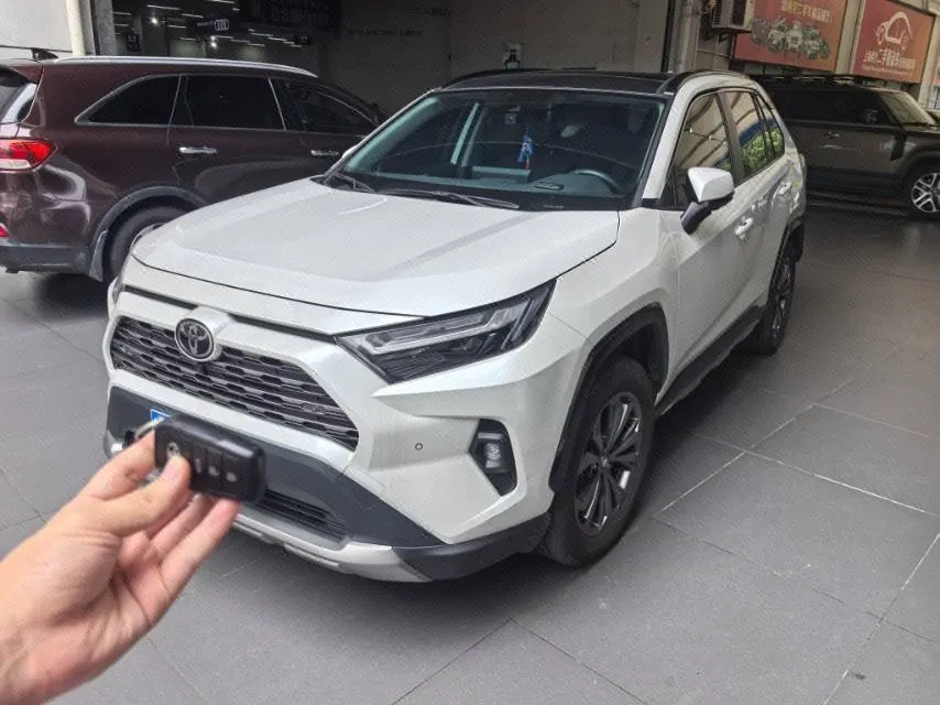 打开图片灯箱:Toyota 2024 RAV4 Rongbo 2.0 Stepless Two-Drive Fashion Plus Edition Automatic Gear