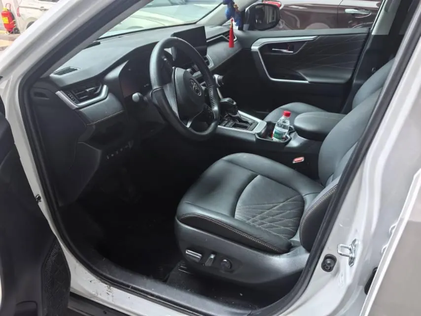 Toyota 2024 RAV4 Rongbo 2.0 Stepless Two-Drive Fashion Plus Edition Automatic Gear 3