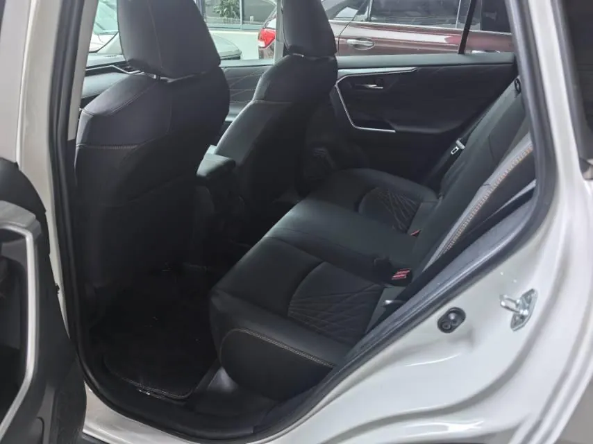 Toyota 2024 RAV4 Rongbo 2.0 Stepless Two-Drive Fashion Plus Edition Automatic Gear 4