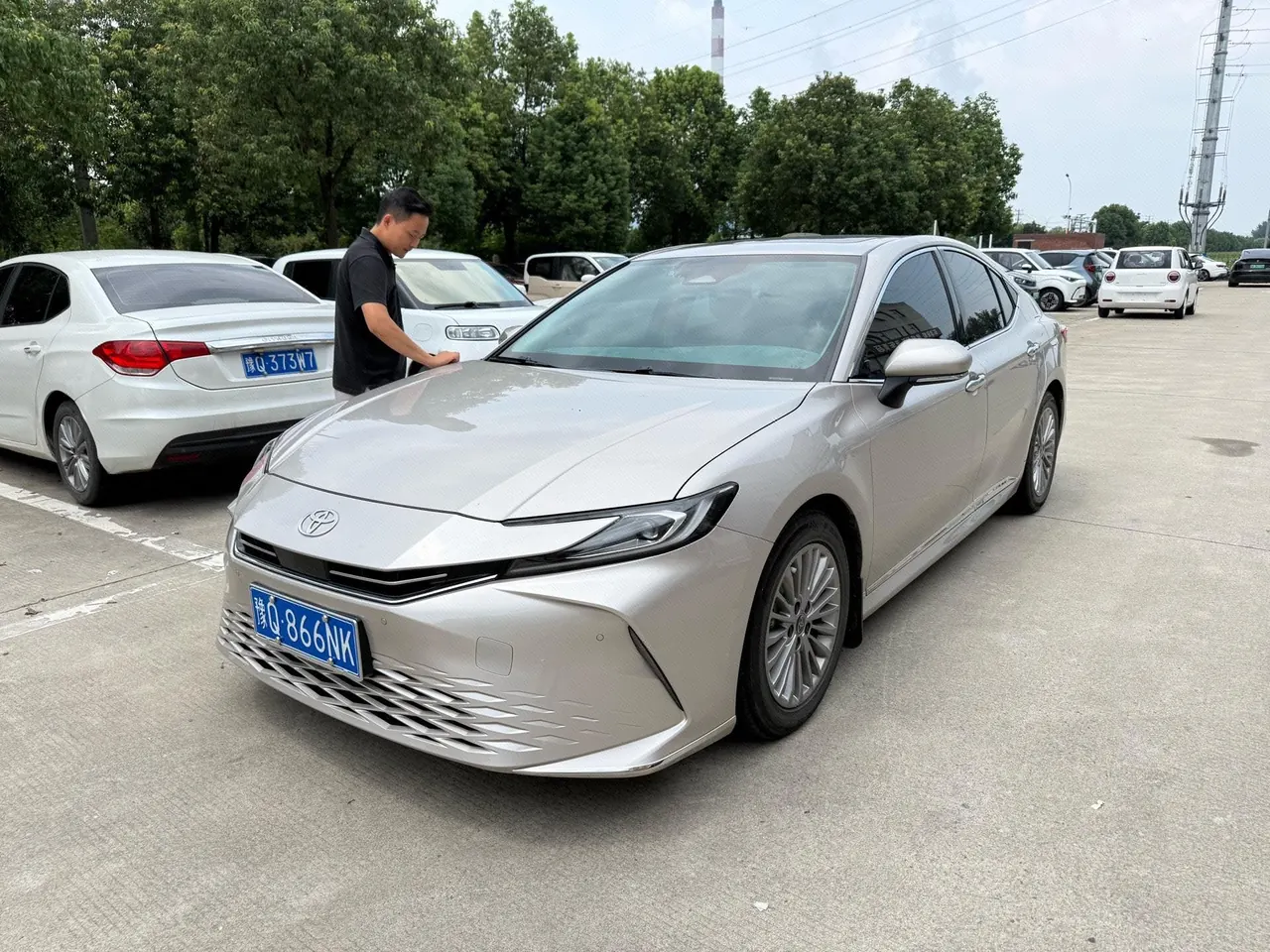 Open image lightbox: Toyota 2024 Camry 2.0GVP Stepless Deluxe Edition Automatic Transmission