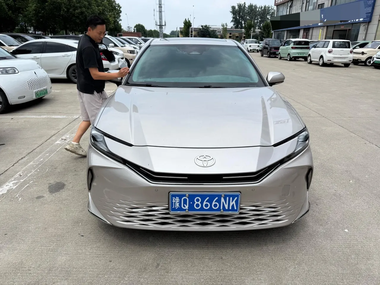 Toyota 2024 Camry 2.0GVP Stepless Deluxe Edition Automatic Transmission 2