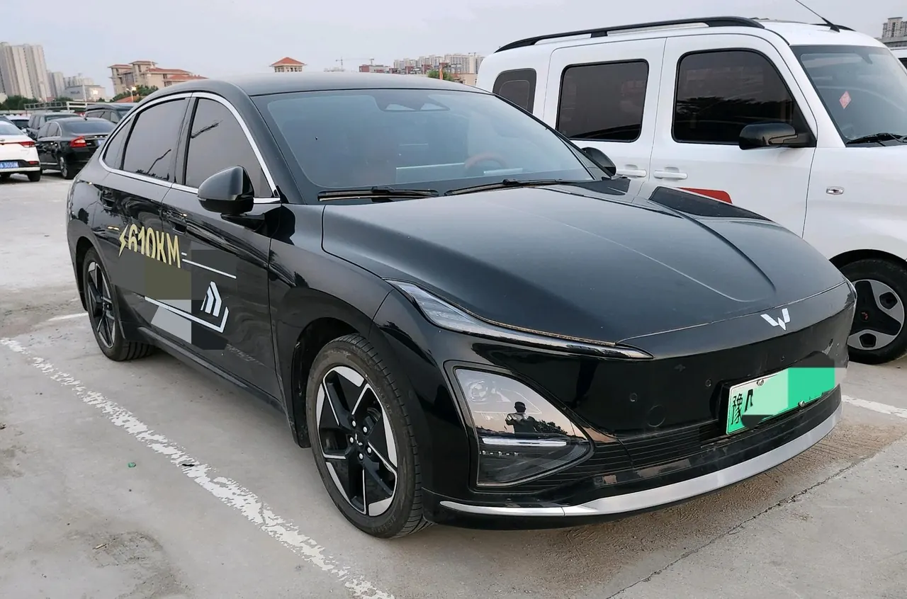 WuLing 2025 Starlight EV 610km Intelligent Flagship Automatic Gear 3