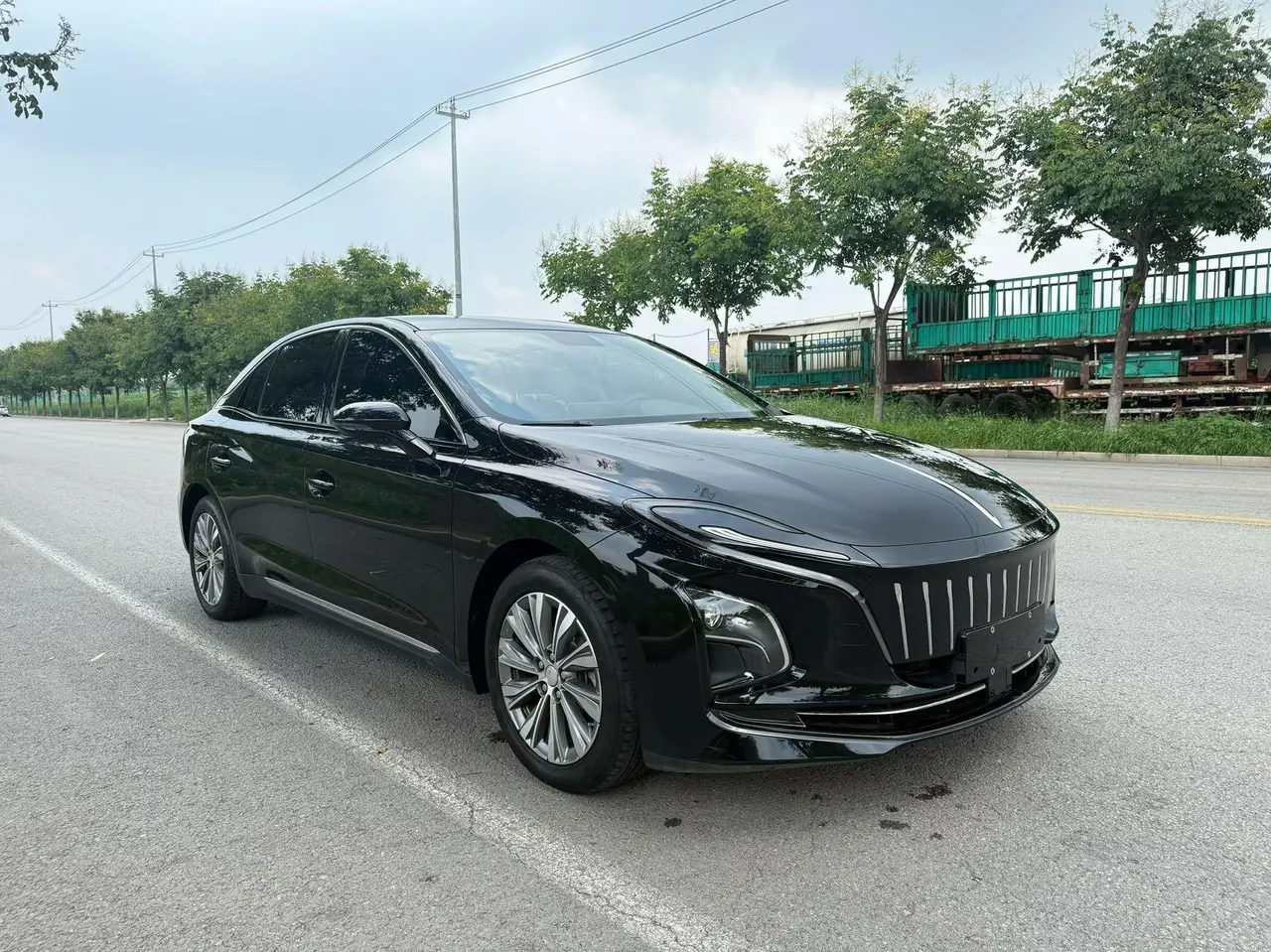 HongQi 2024 E-QM 5 500km Travel Edition Automatic Gear 2