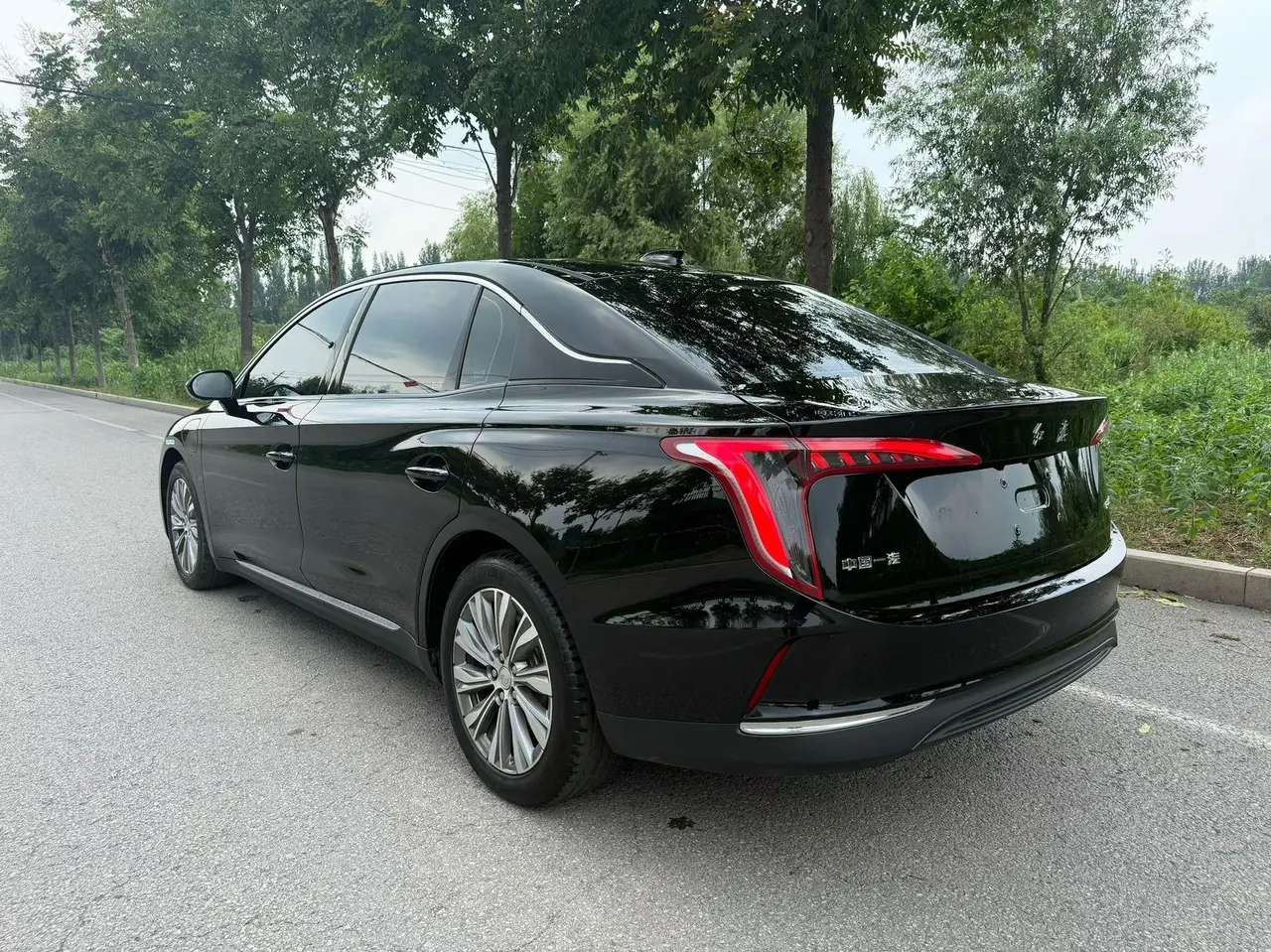 HongQi 2024 E-QM 5 500km Travel Edition Automatic Gear 4