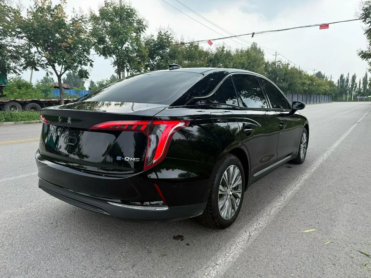 HongQi 2024 E-QM 5 500km Travel Edition Automatic Gear 5