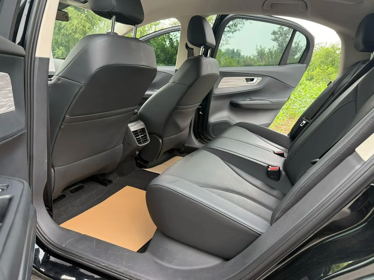 HongQi 2024 E-QM 5 500km Travel Edition Automatic Gear 9