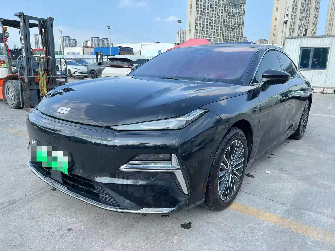 Open image lightbox: Geely Galaxy 2025 Xingyao 8 EM-i 1.5 130km Premium Edition Automatic Gear
