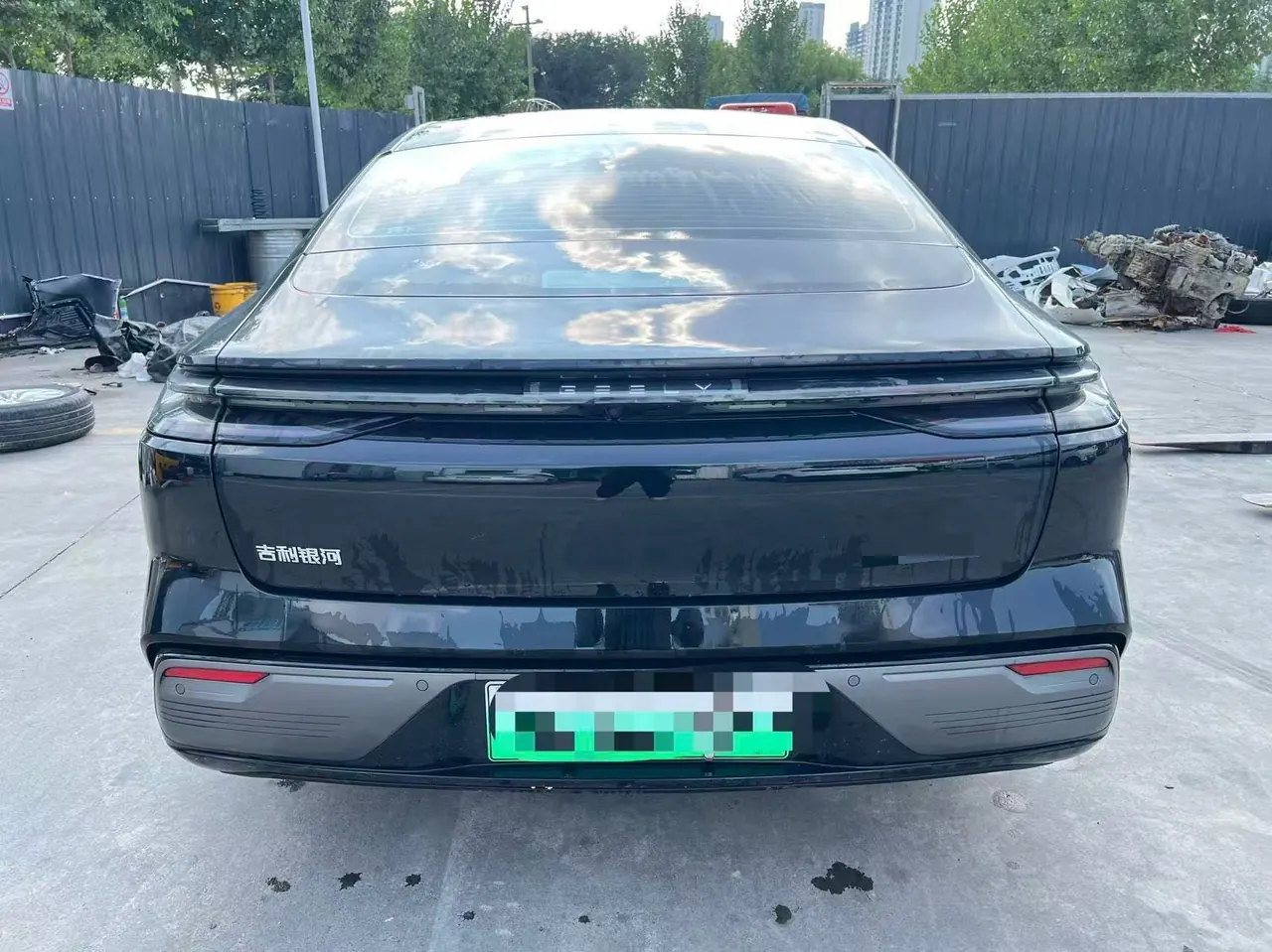 Geely Galaxy 2025 Xingyao 8 EM-i 1.5 130km Premium Edition Automatic Gear 5
