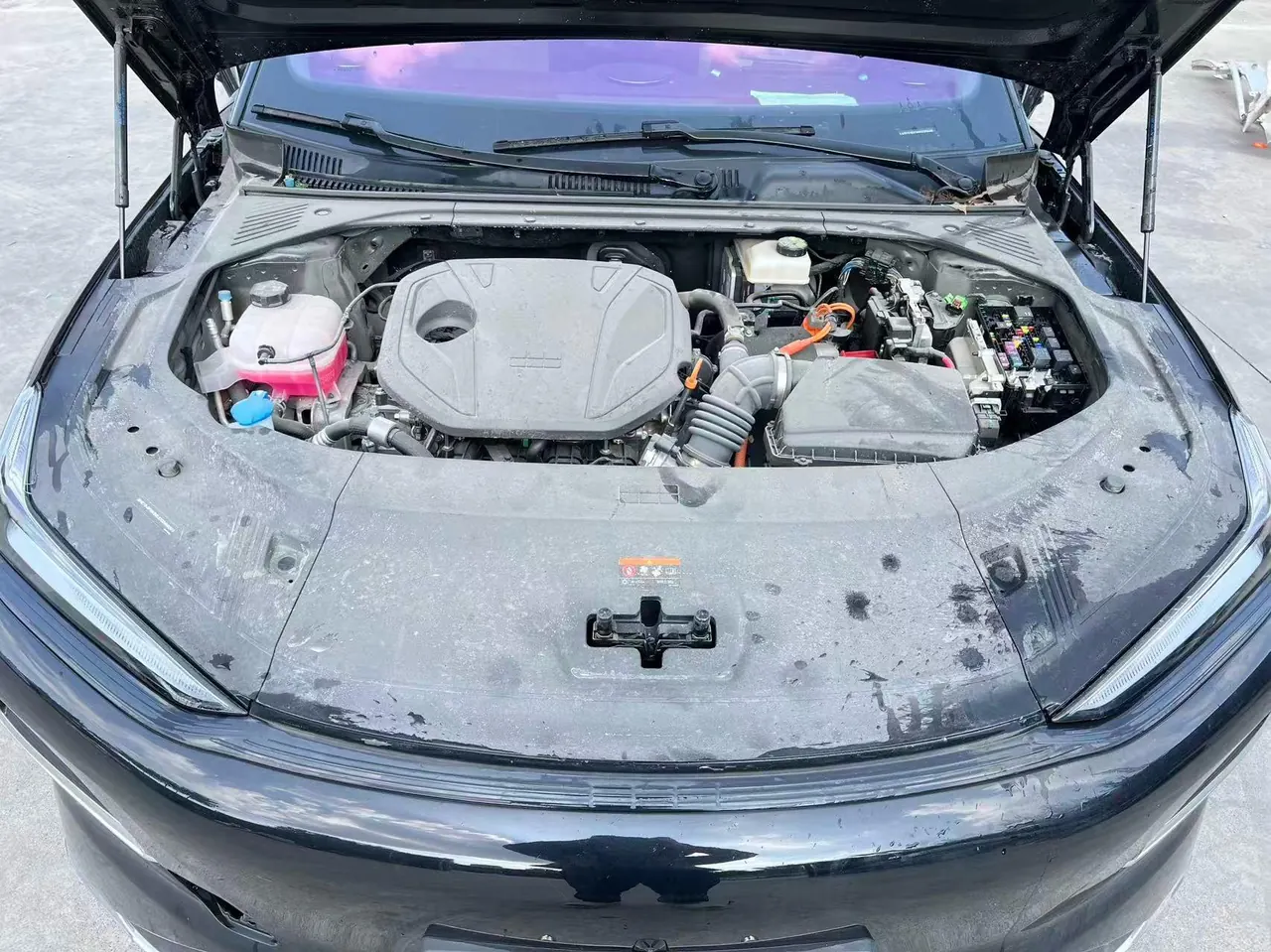 Geely Galaxy 2025 Xingyao 8 EM-i 1.5 130km Premium Edition Automatic Gear 9